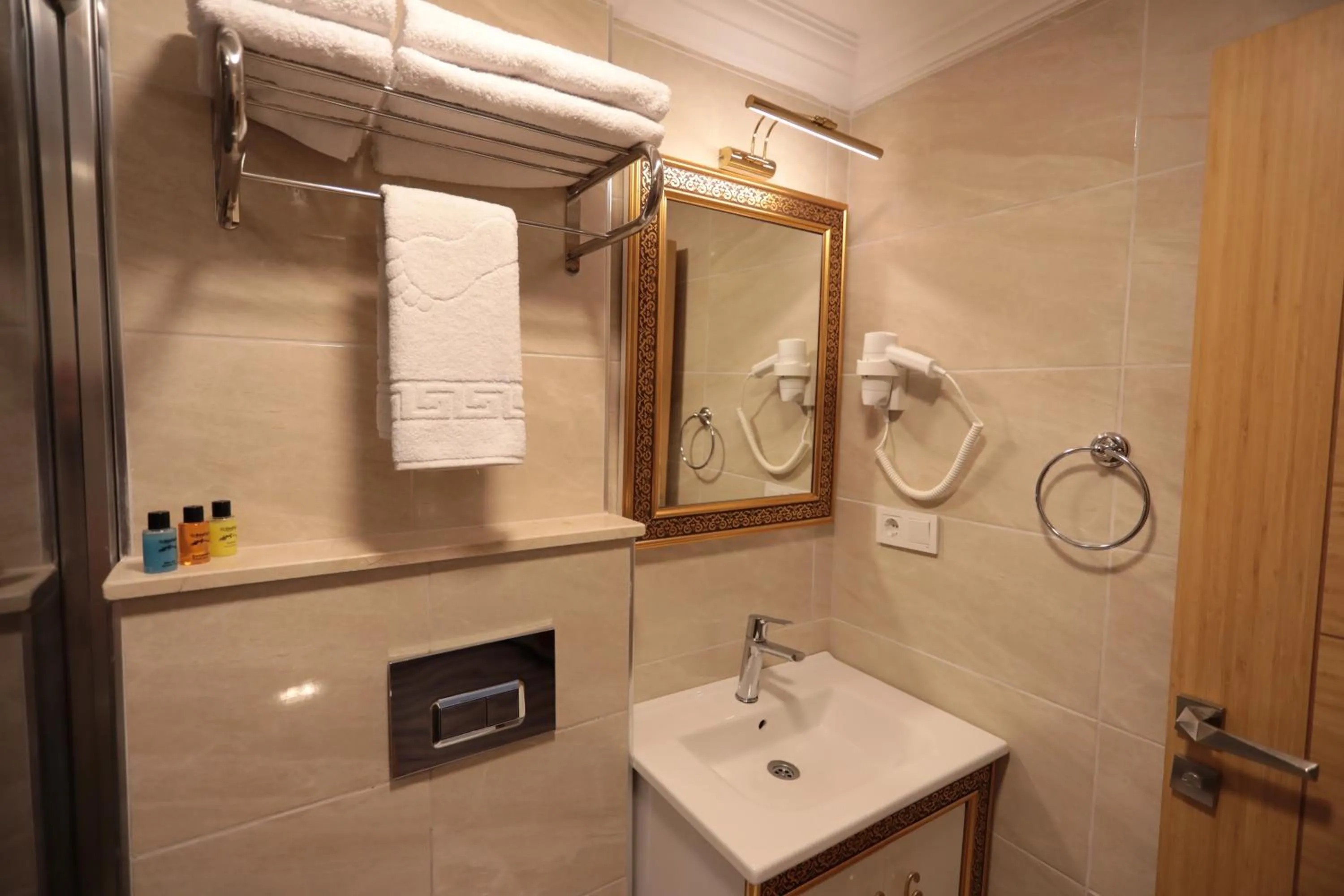 Shower in Gülec Konak Hotel