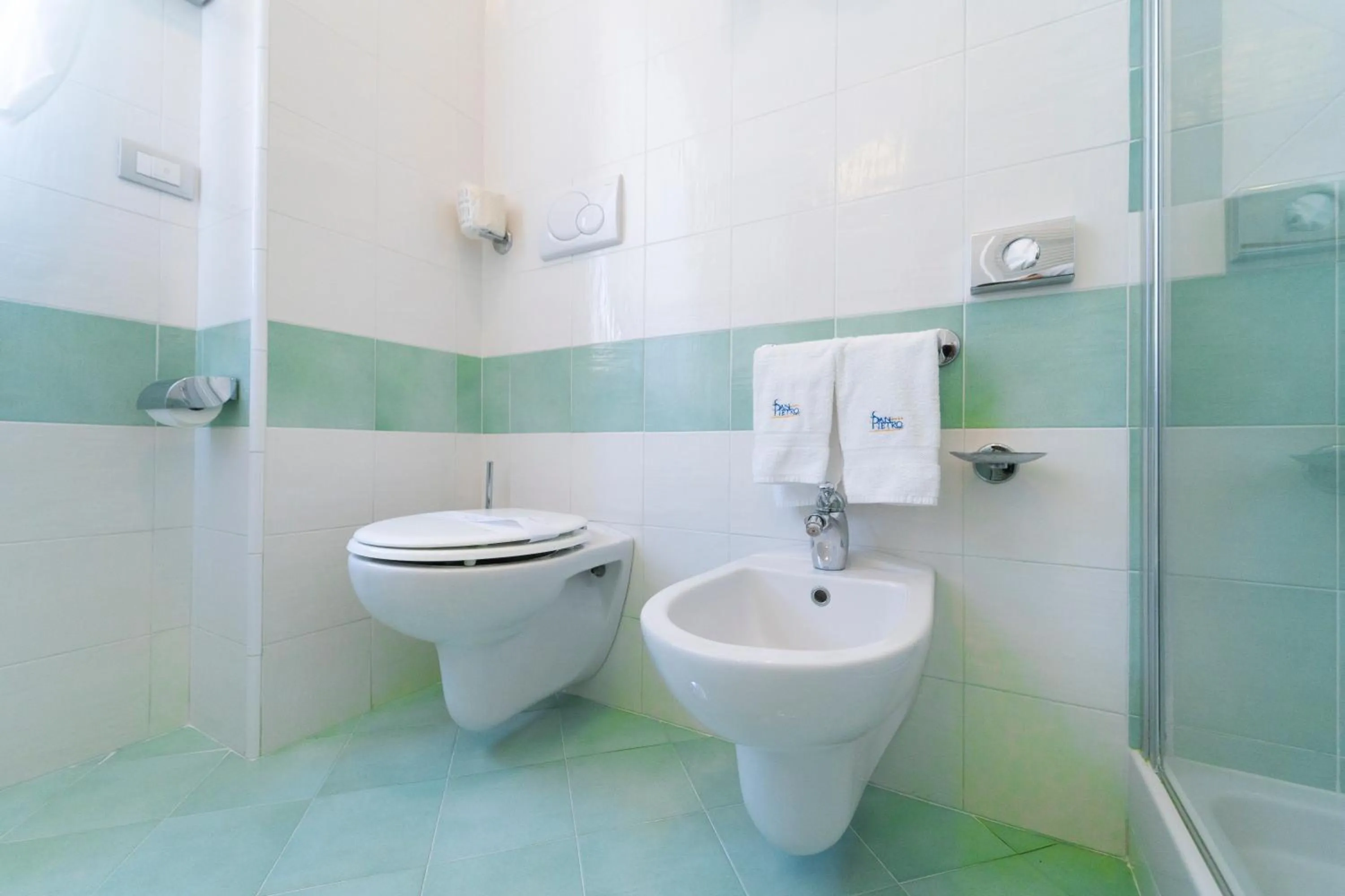 Shower in Hotel San Pietro