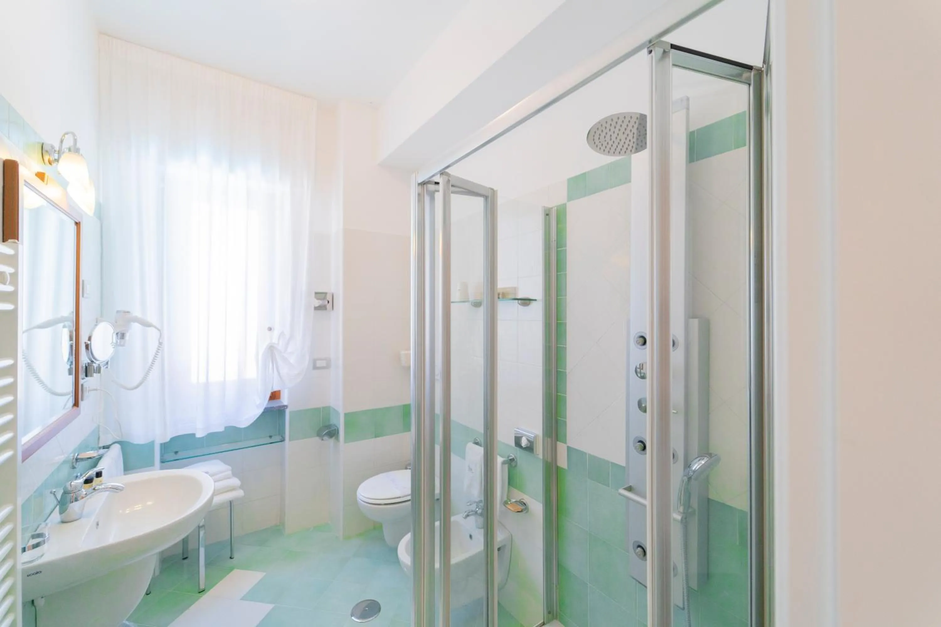 Shower in Hotel San Pietro