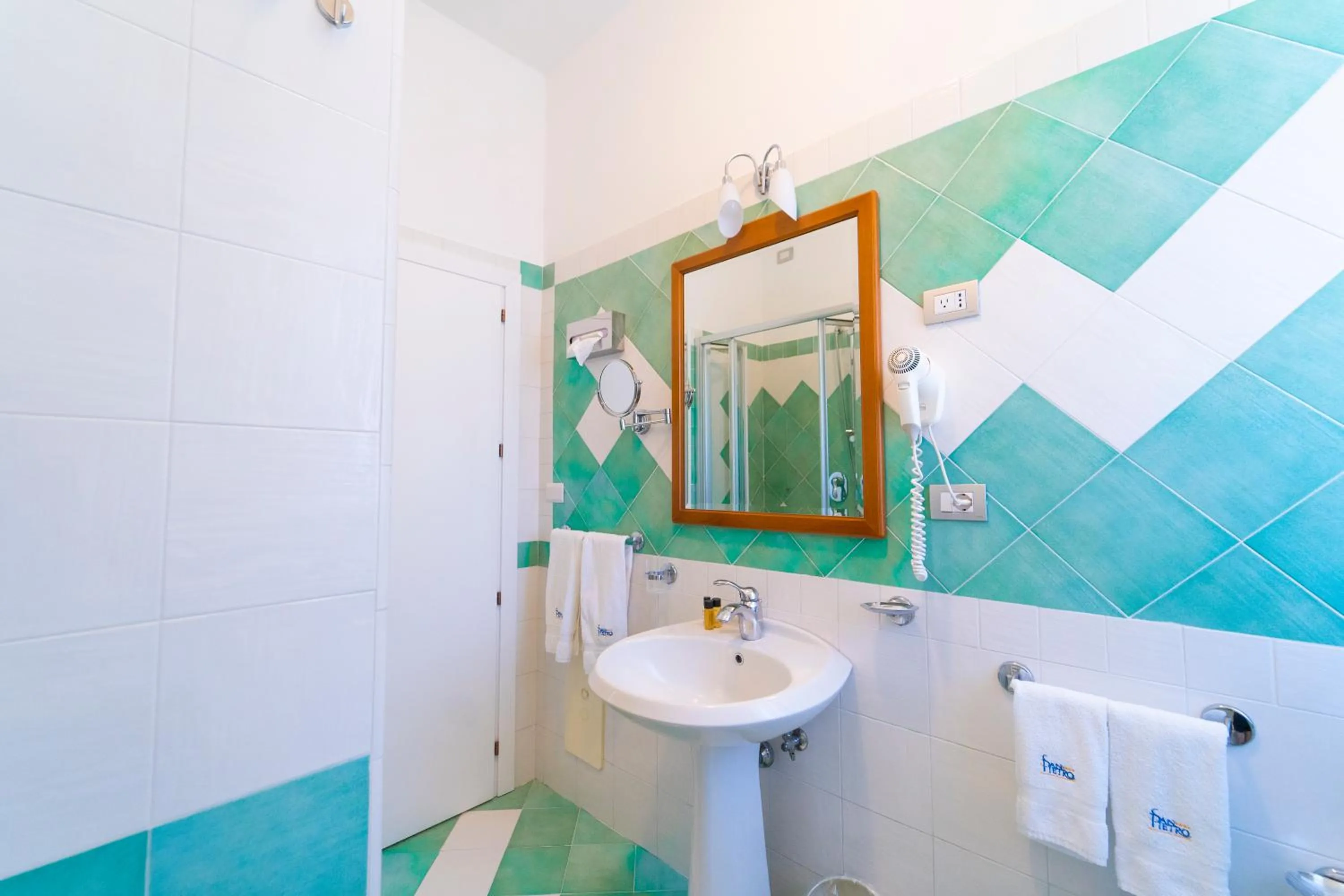 Shower in Hotel San Pietro