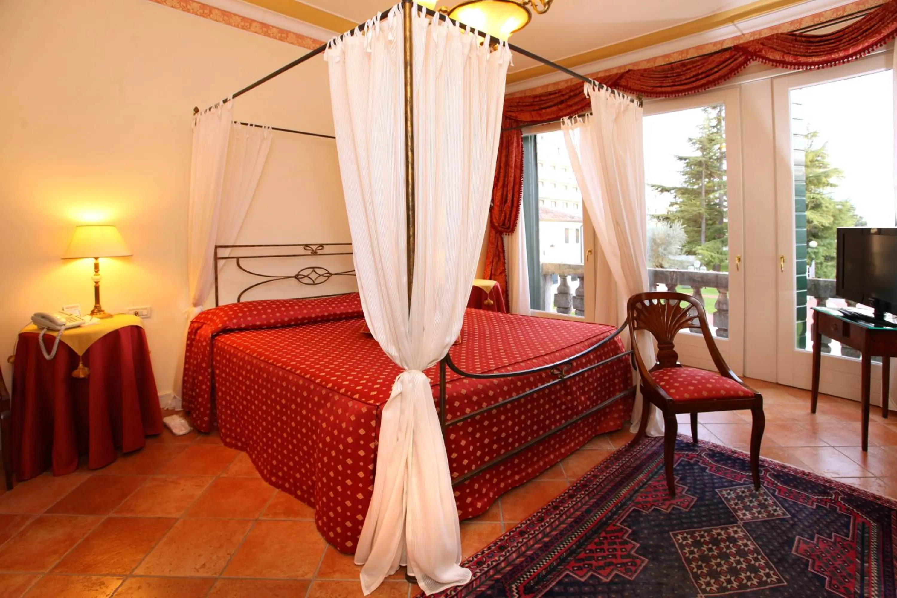 Photo of the whole room, Bed in Villa Fiorita