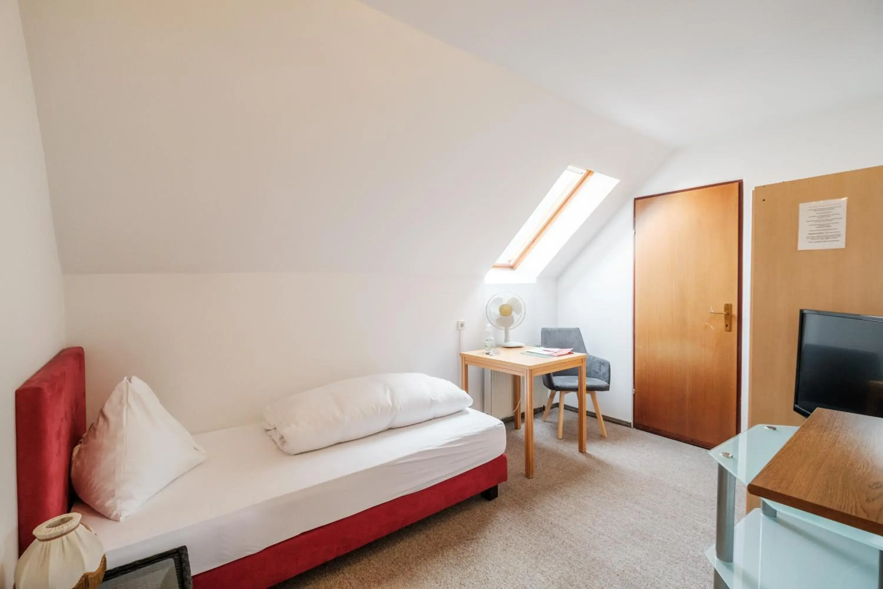 Standard Single Room with Shower in Hotel Restaurant Schwarzer Adler Standard Single Room with Shower in Hotel Restaurant Schwarzer Adler