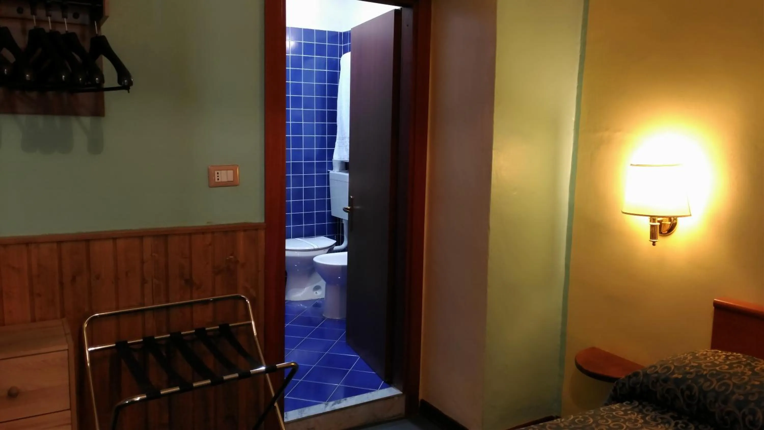 Shower in Hotel Santa Croce