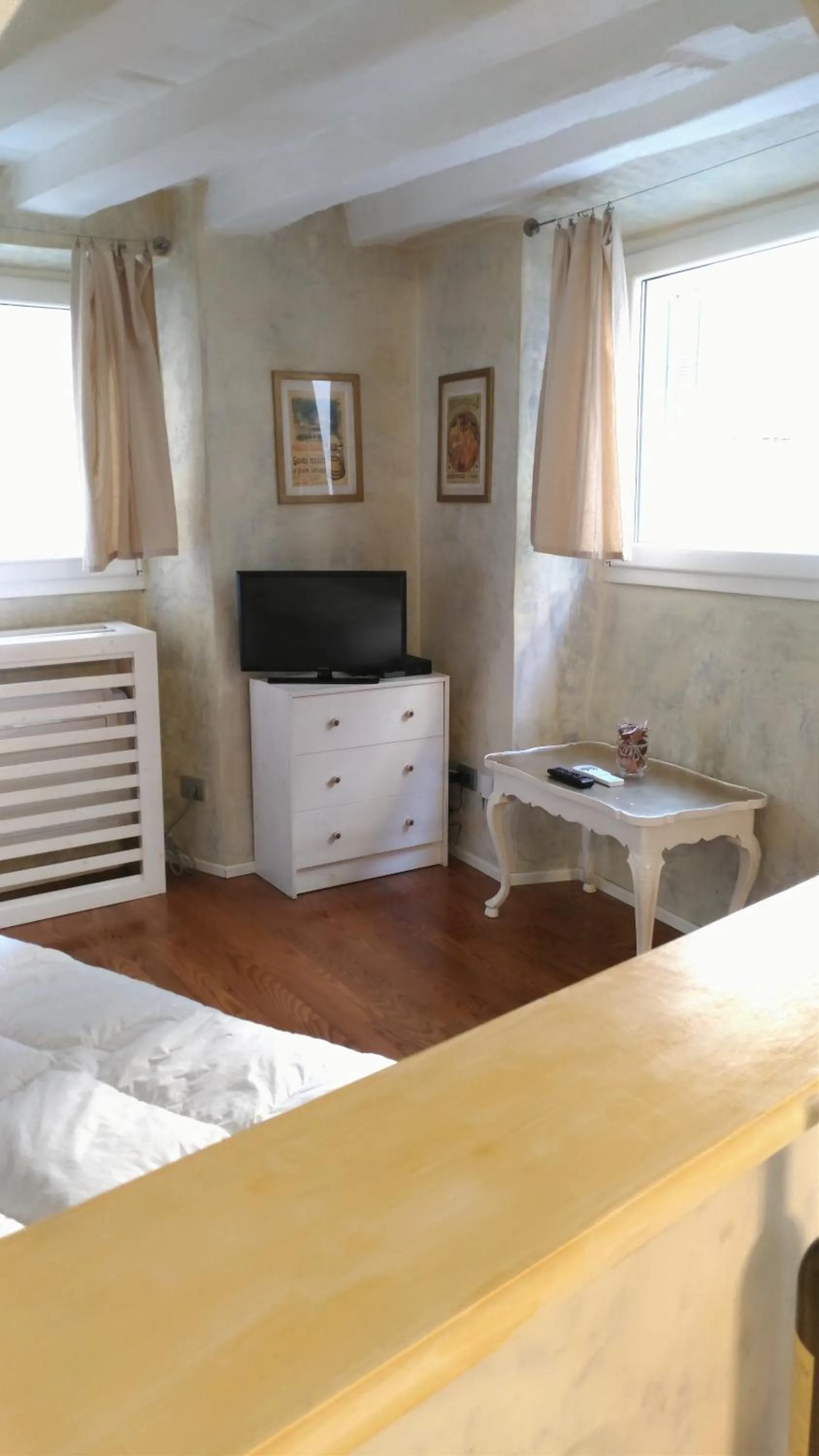 Shower, Bed in Hotel Santa Croce