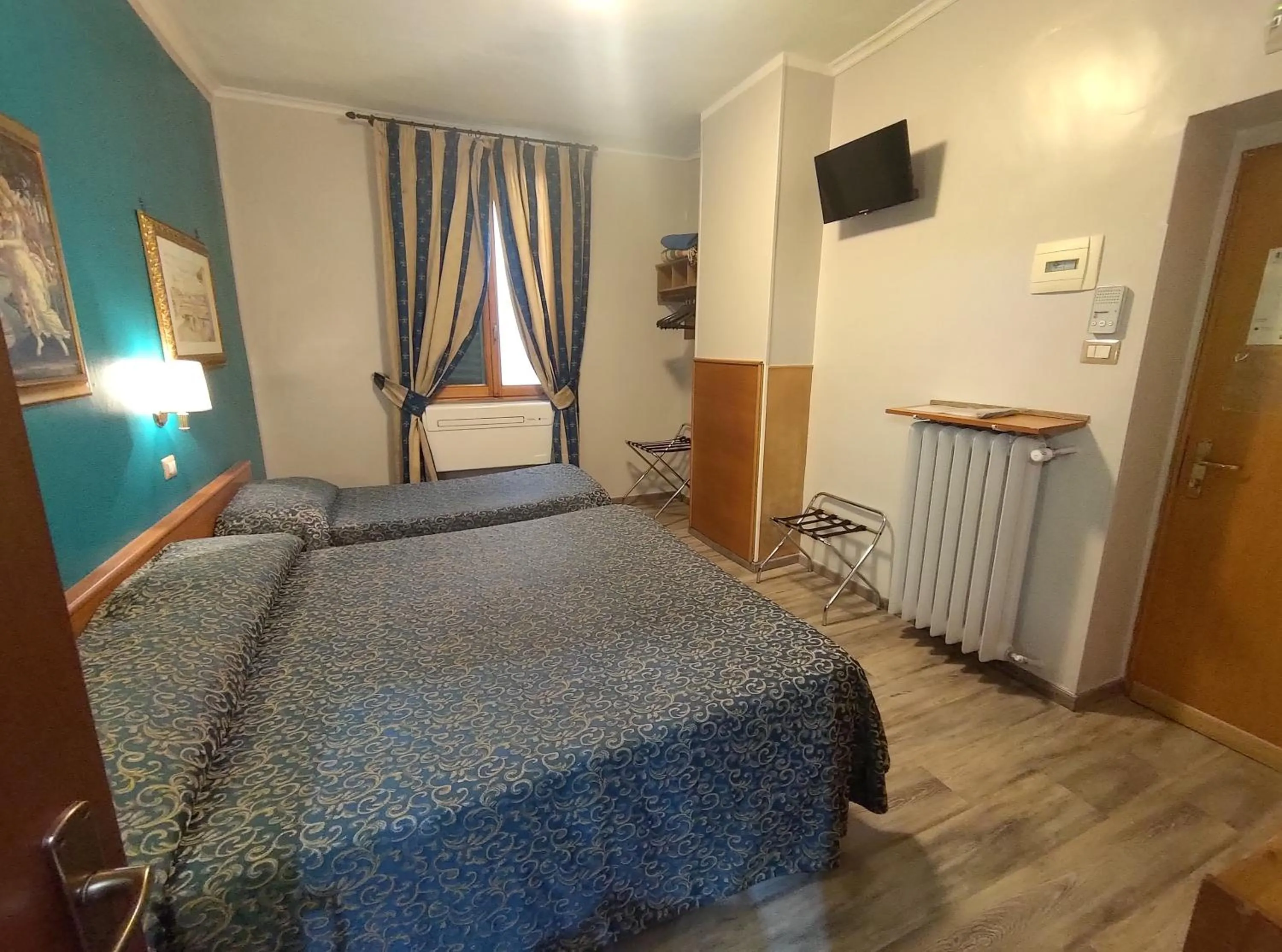 Bedroom, Bed in Hotel Santa Croce