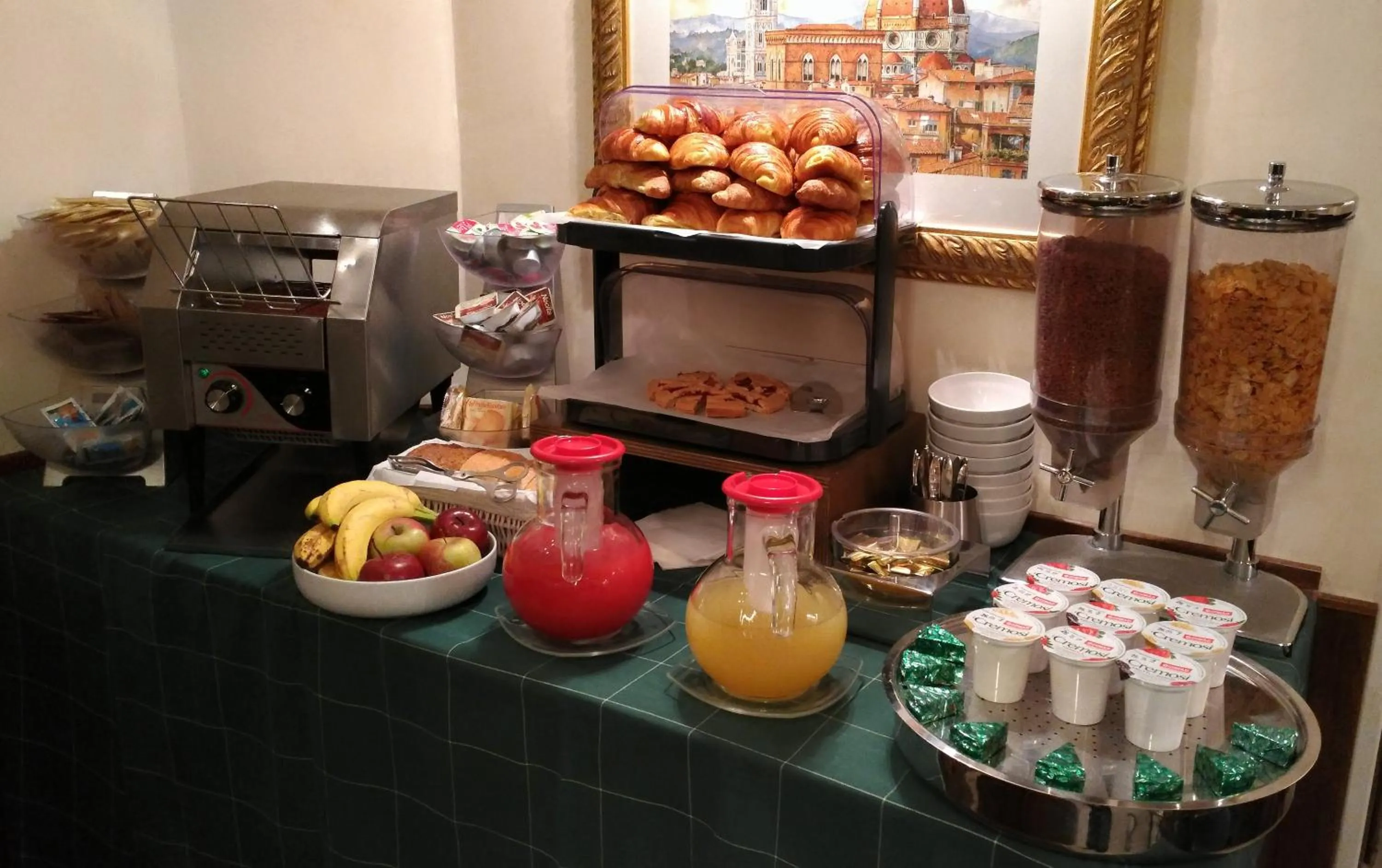 Food and drinks in Hotel Santa Croce