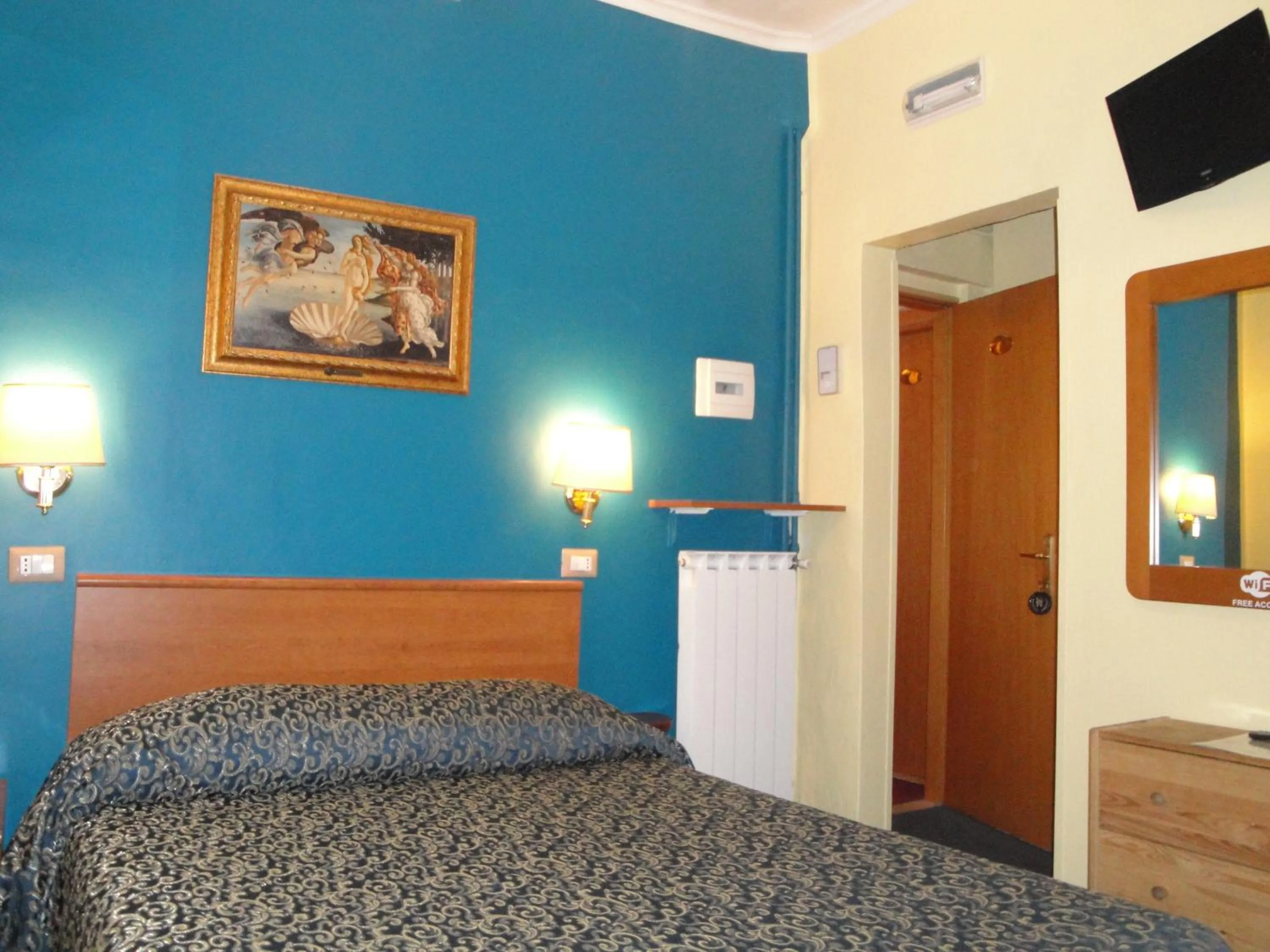 Bed in Hotel Santa Croce