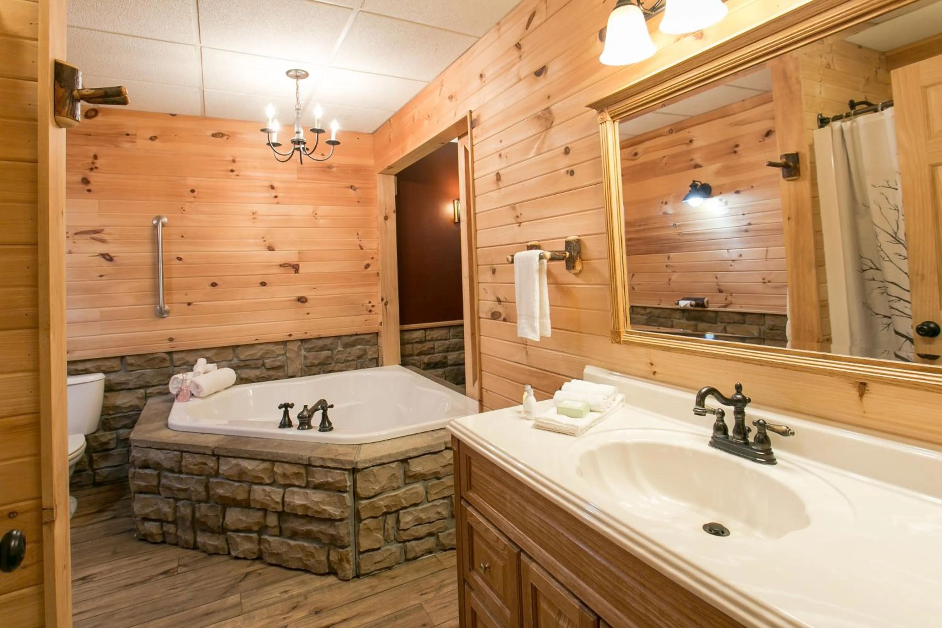 Bathroom in Blue Jays Nest Cabin by Amish Country Lodging