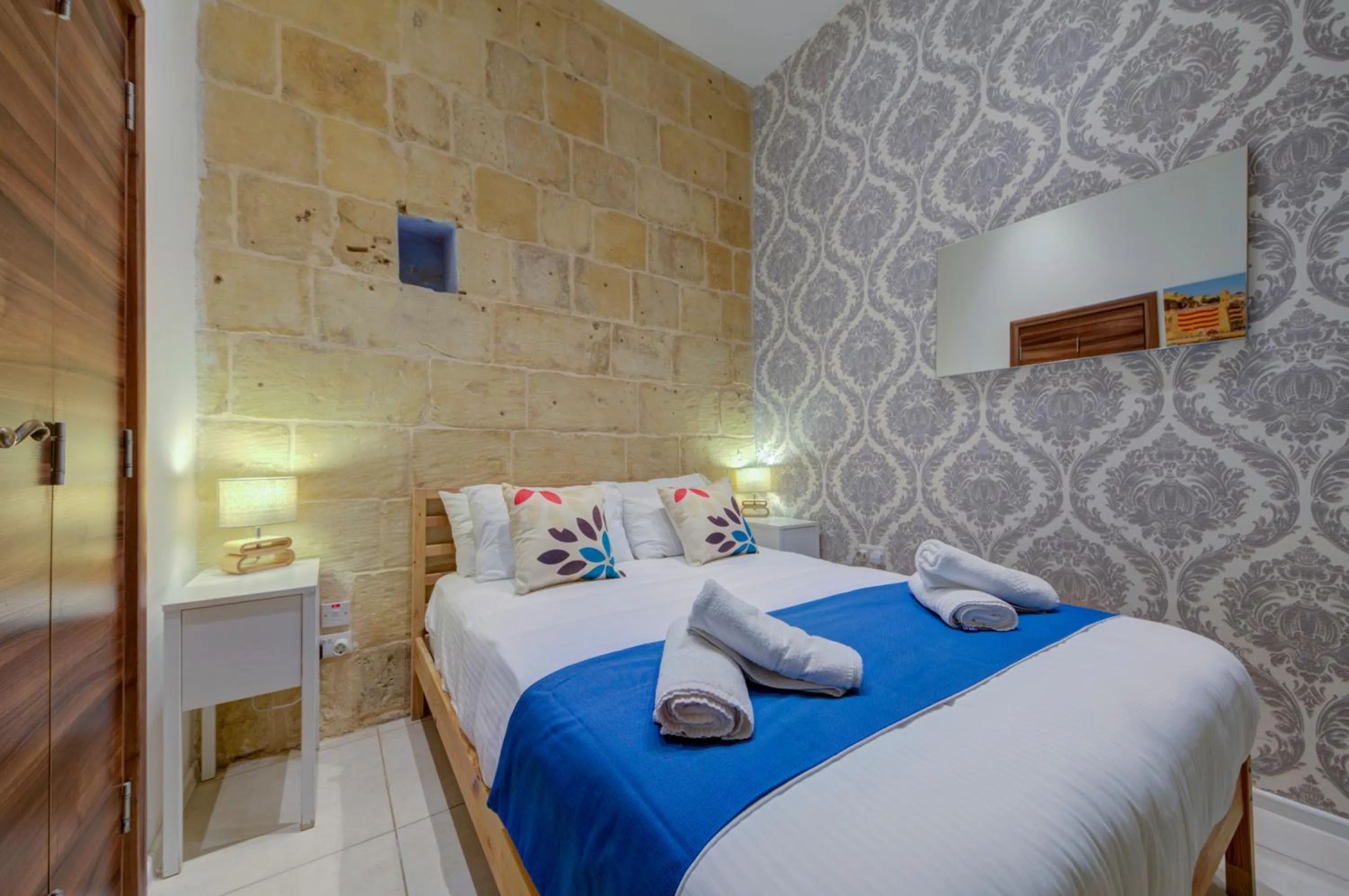 Bed in Tritoni Harbour suites - Valletta