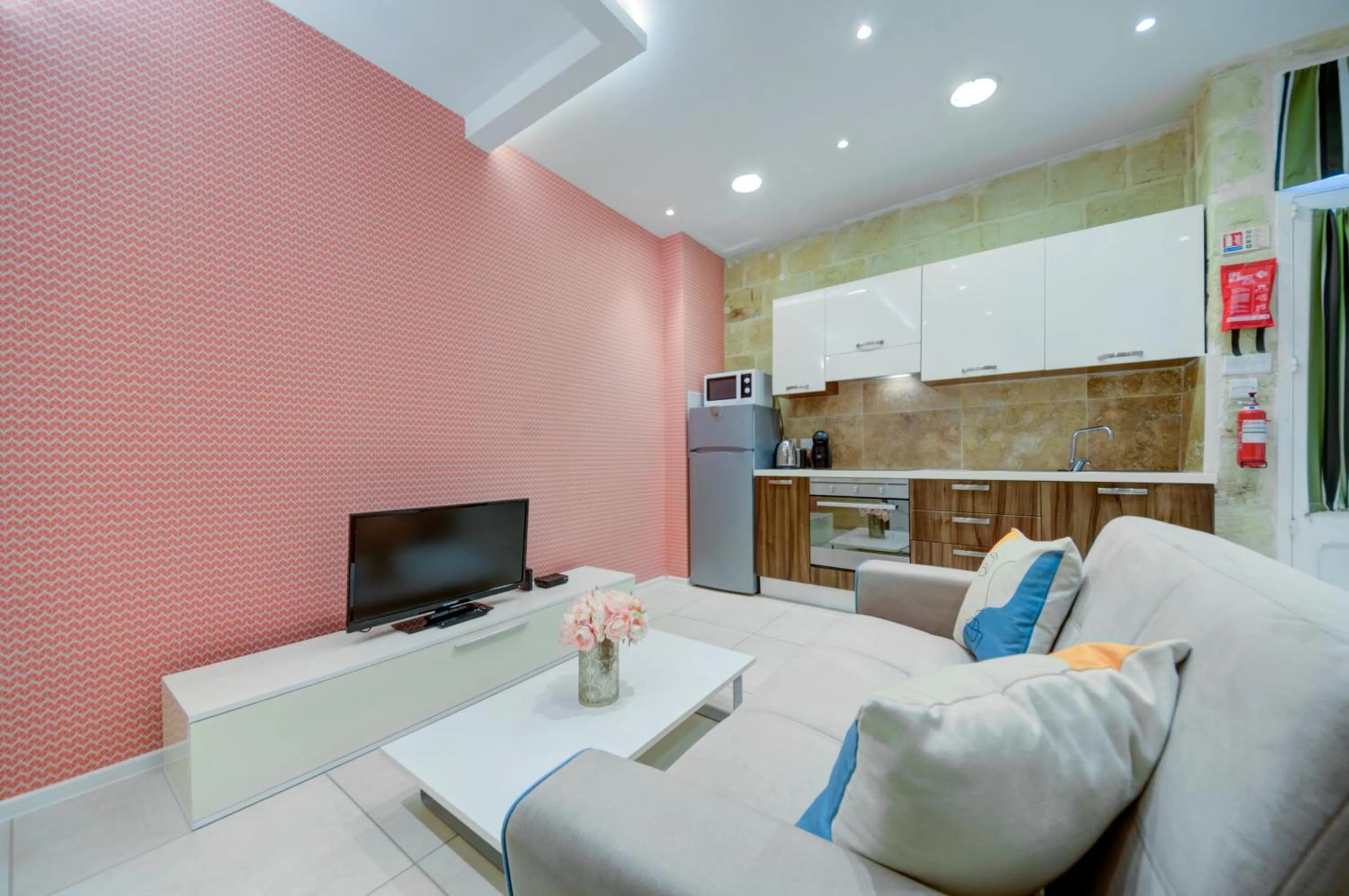 TV and multimedia in Tritoni Harbour suites - Valletta