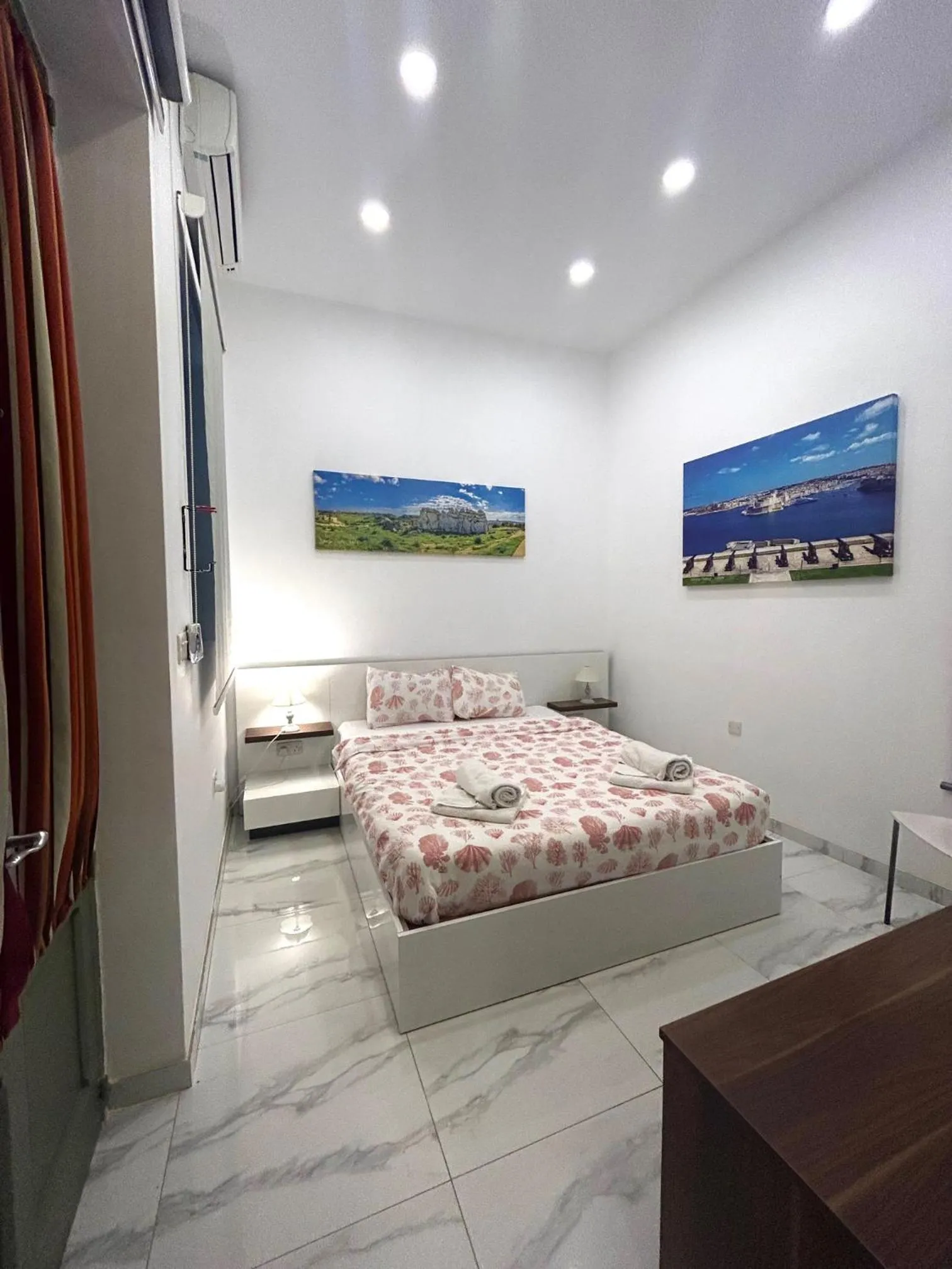 Bed in Tritoni Harbour suites - Valletta