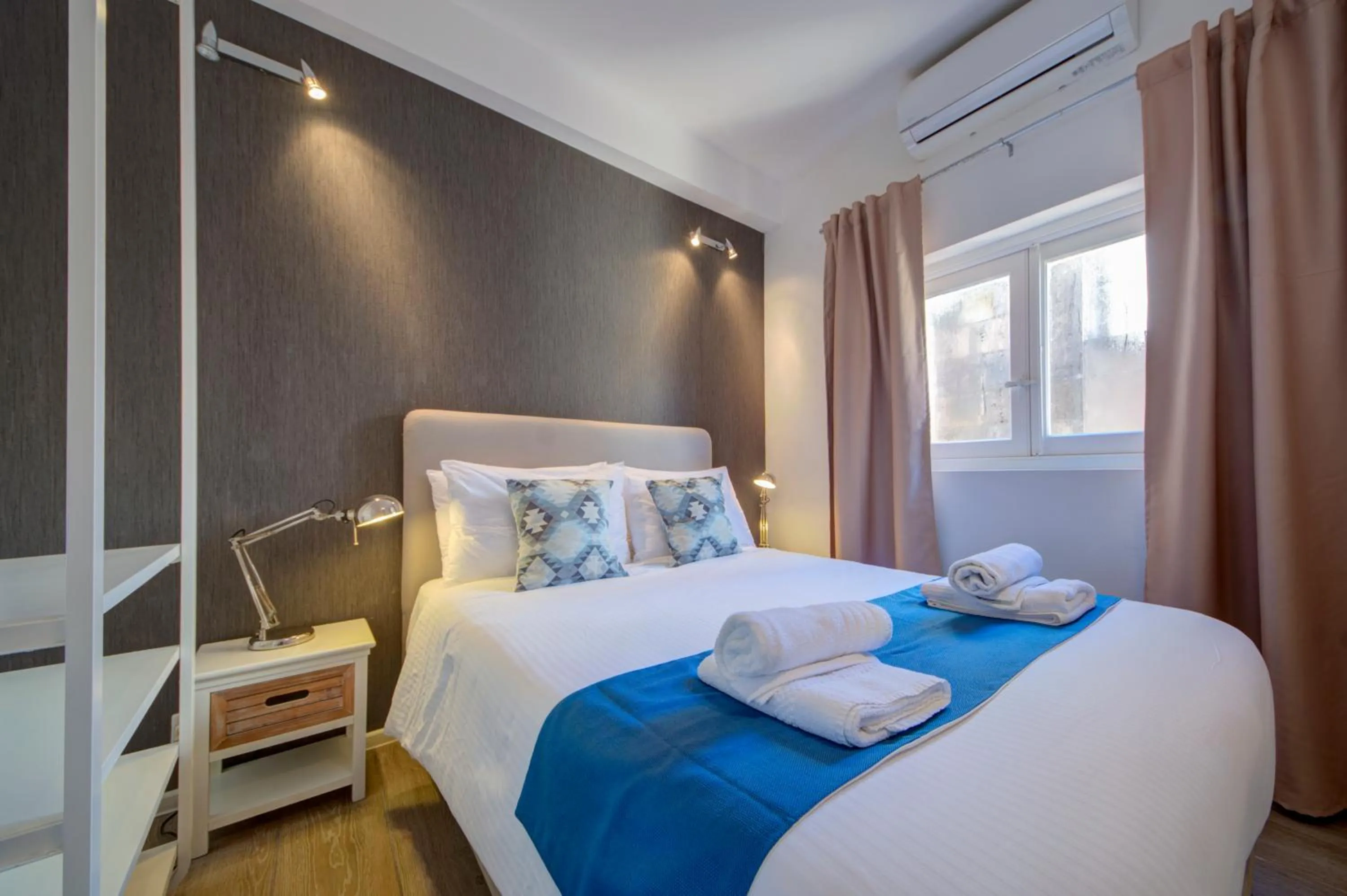 Bed in Tritoni Harbour suites - Valletta