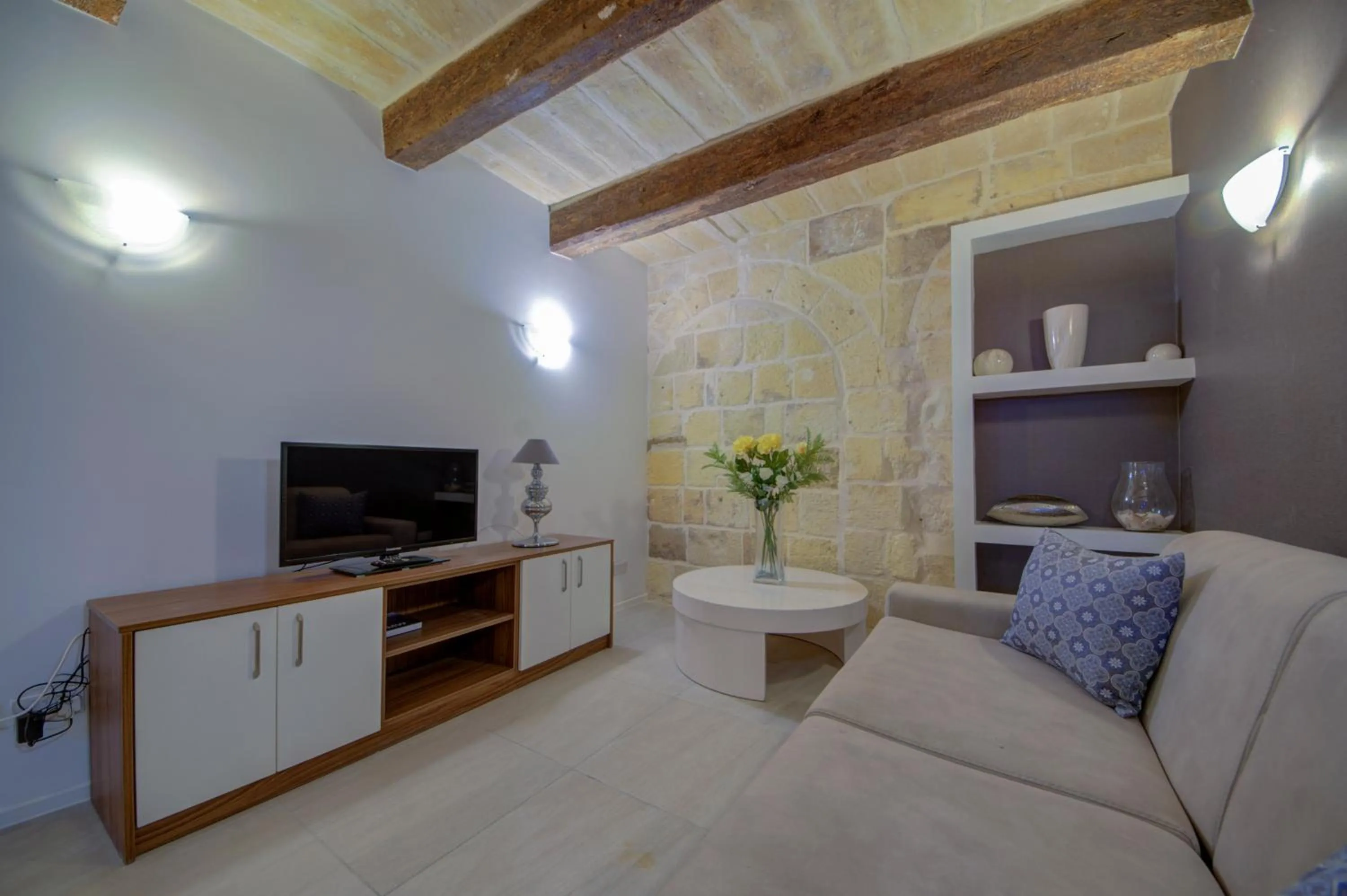 TV and multimedia in Tritoni Harbour suites - Valletta