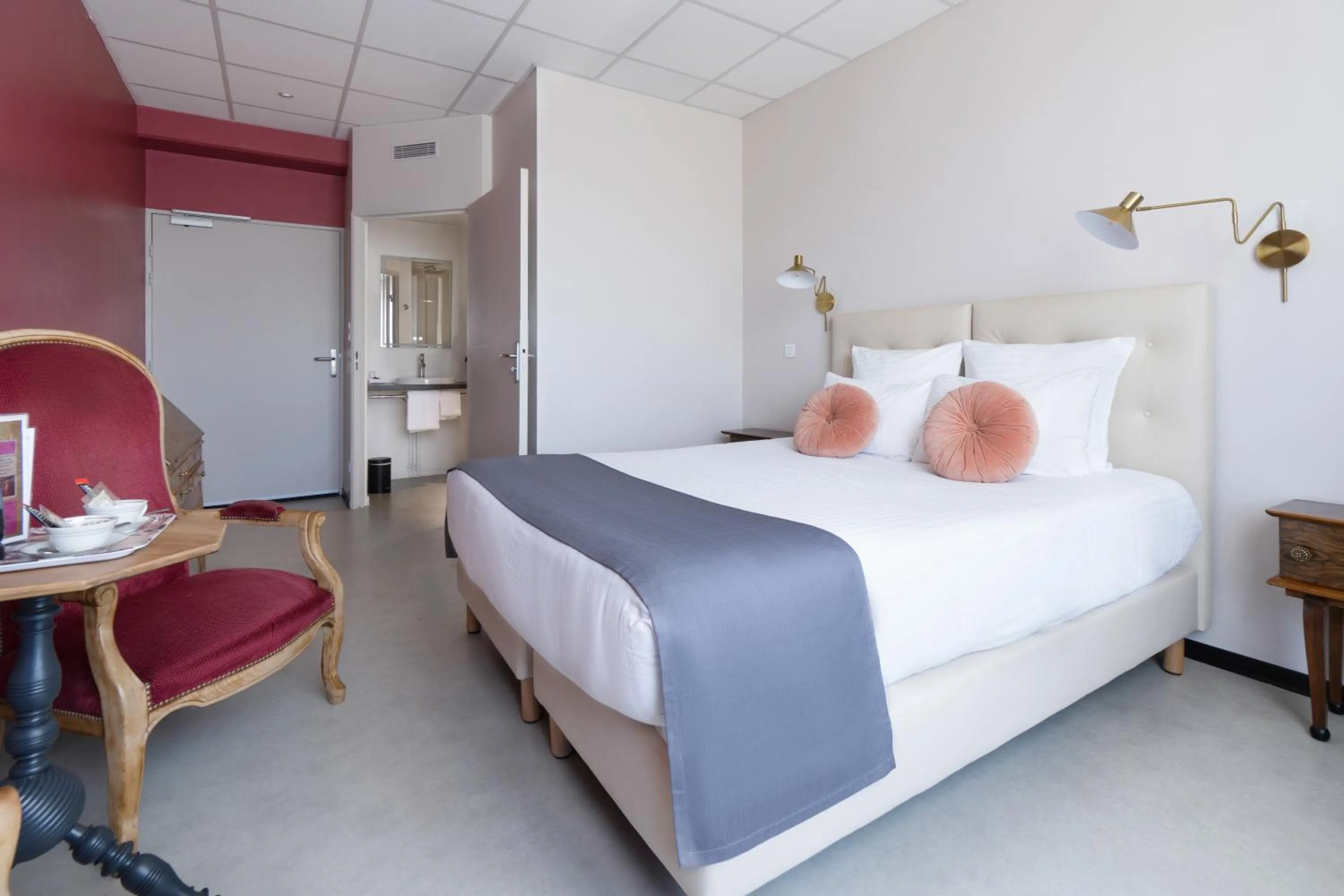 Photo of the whole room, Bed in Hôtel Le Grand Barnum