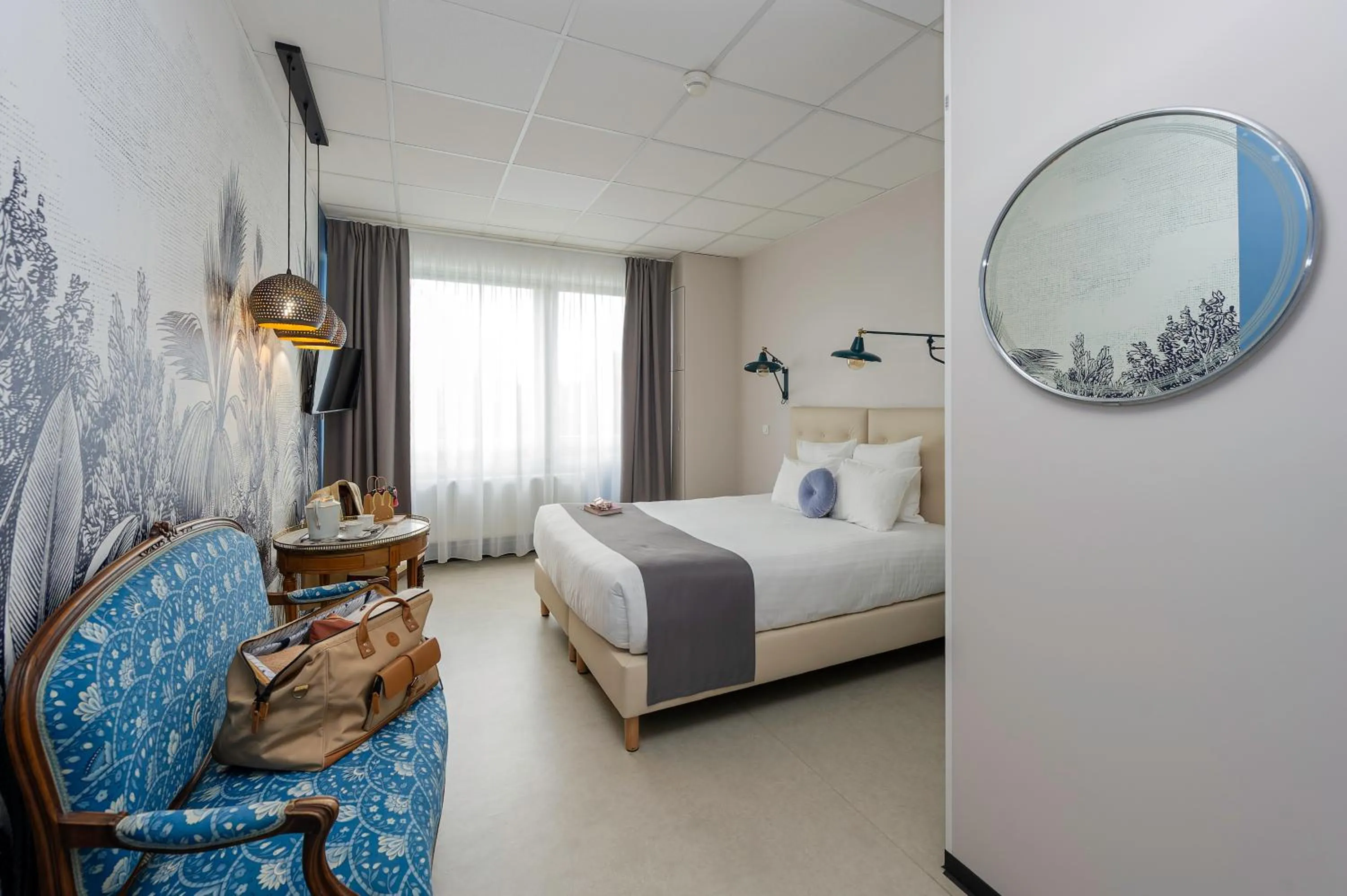 Photo of the whole room, Bed in Hôtel Le Grand Barnum