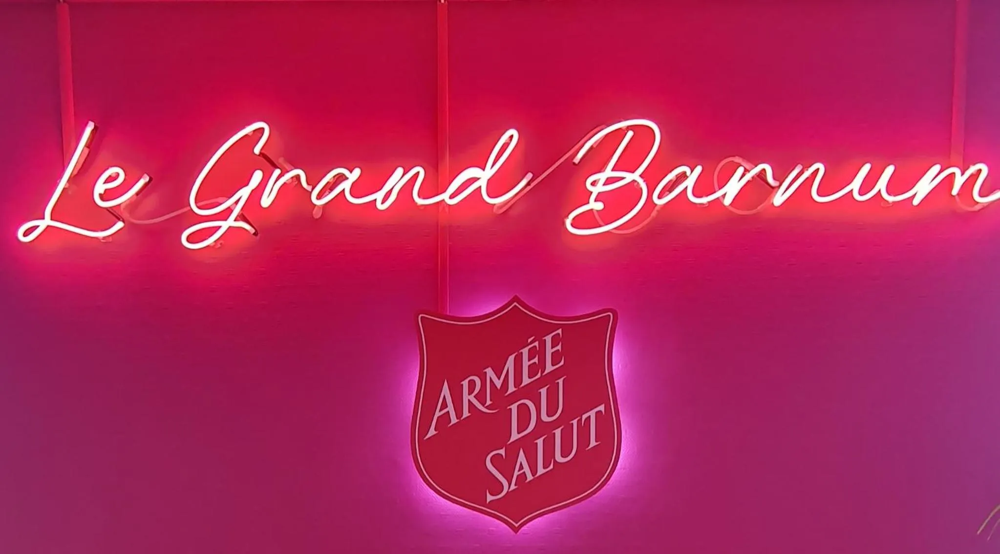 Property logo or sign in Hôtel Le Grand Barnum