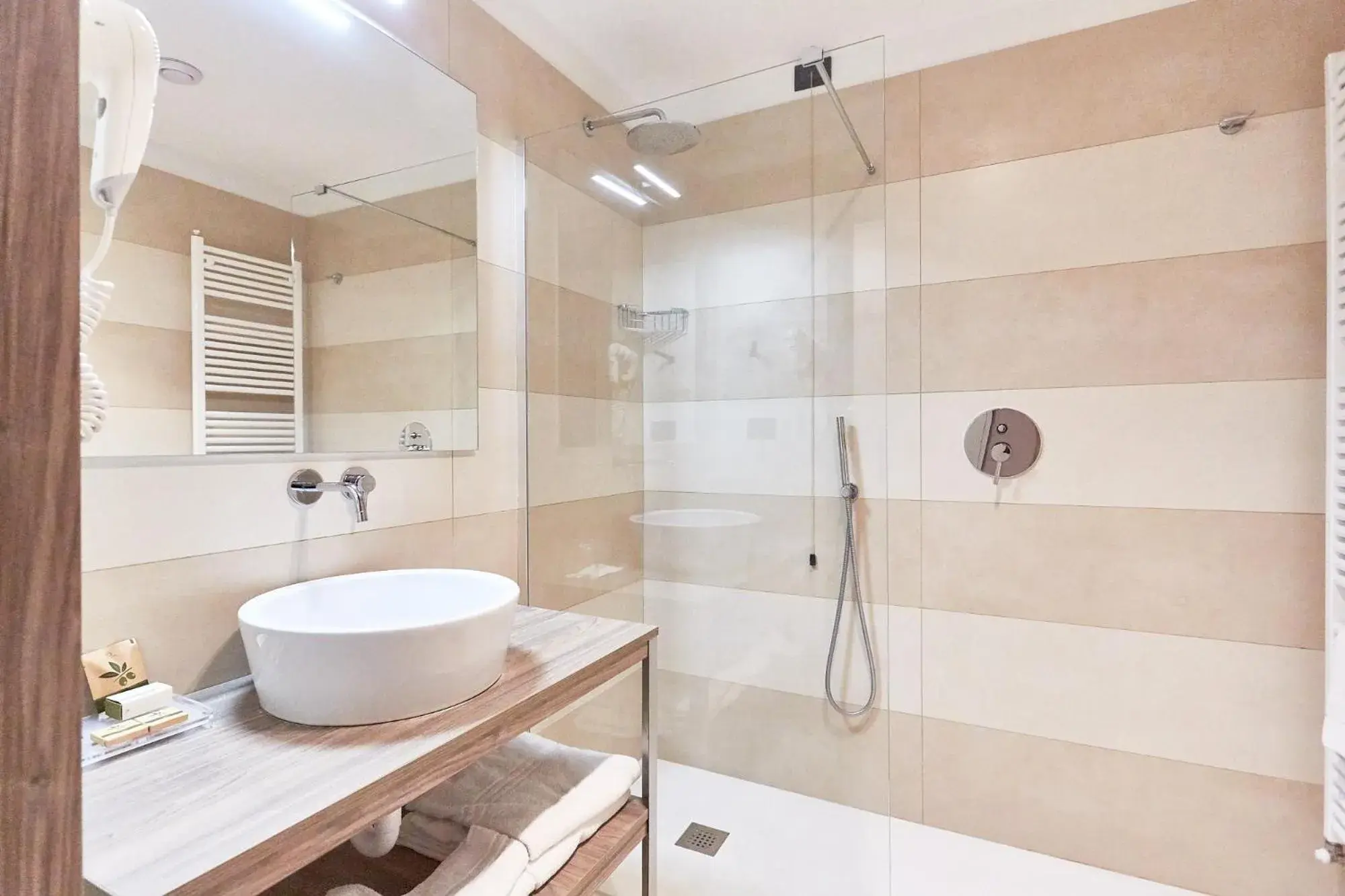 Standard Double Room in Ferretti MajesticHouse Standard Double Room in Ferretti MajesticHouse