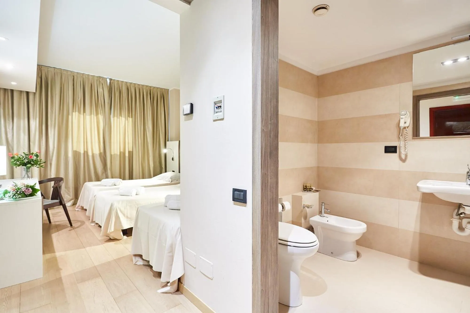 Bathroom, Bed in Ferretti MajesticHouse