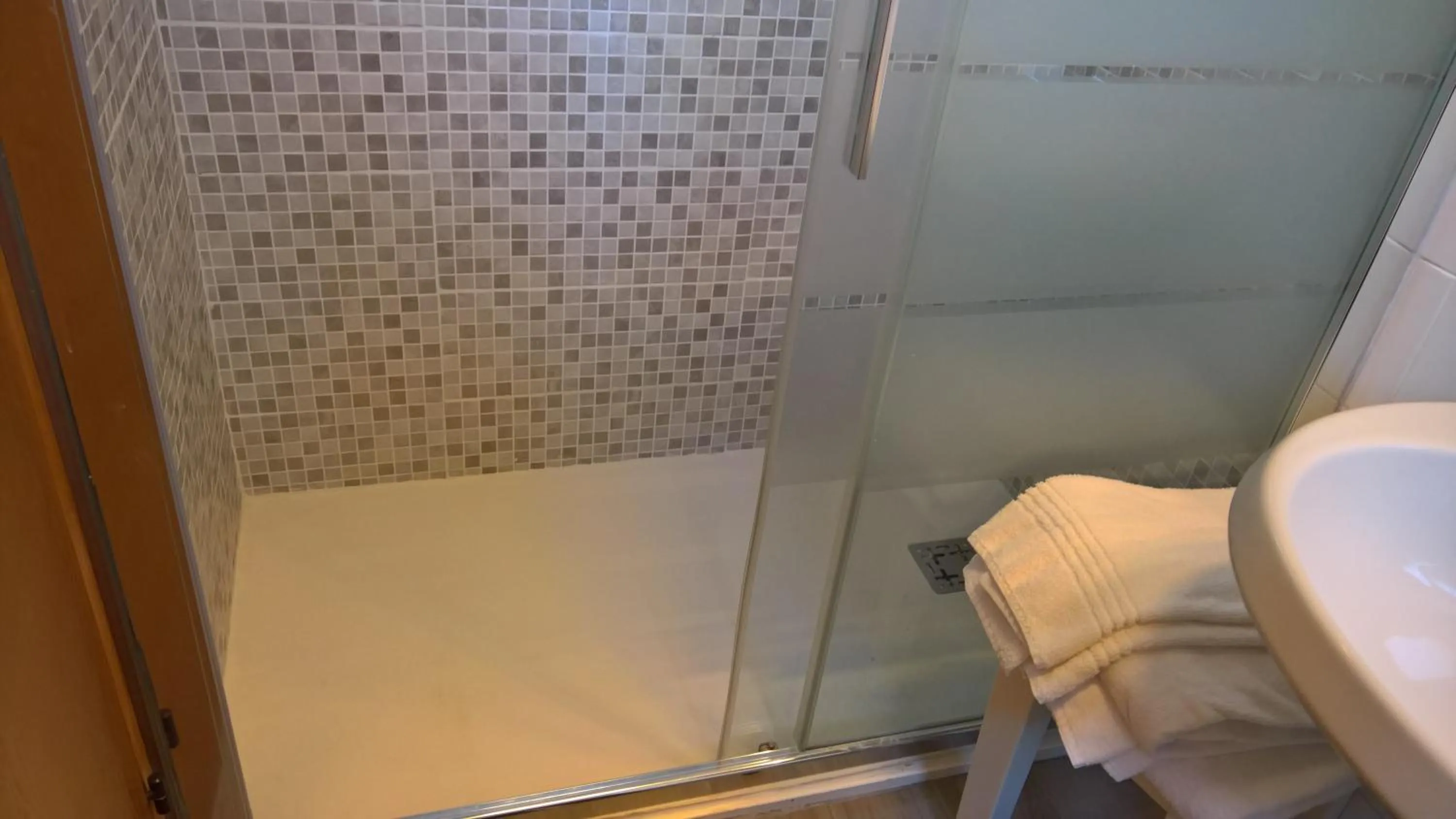 Bathroom, Bed in Hotel Ristorante alla Campagna