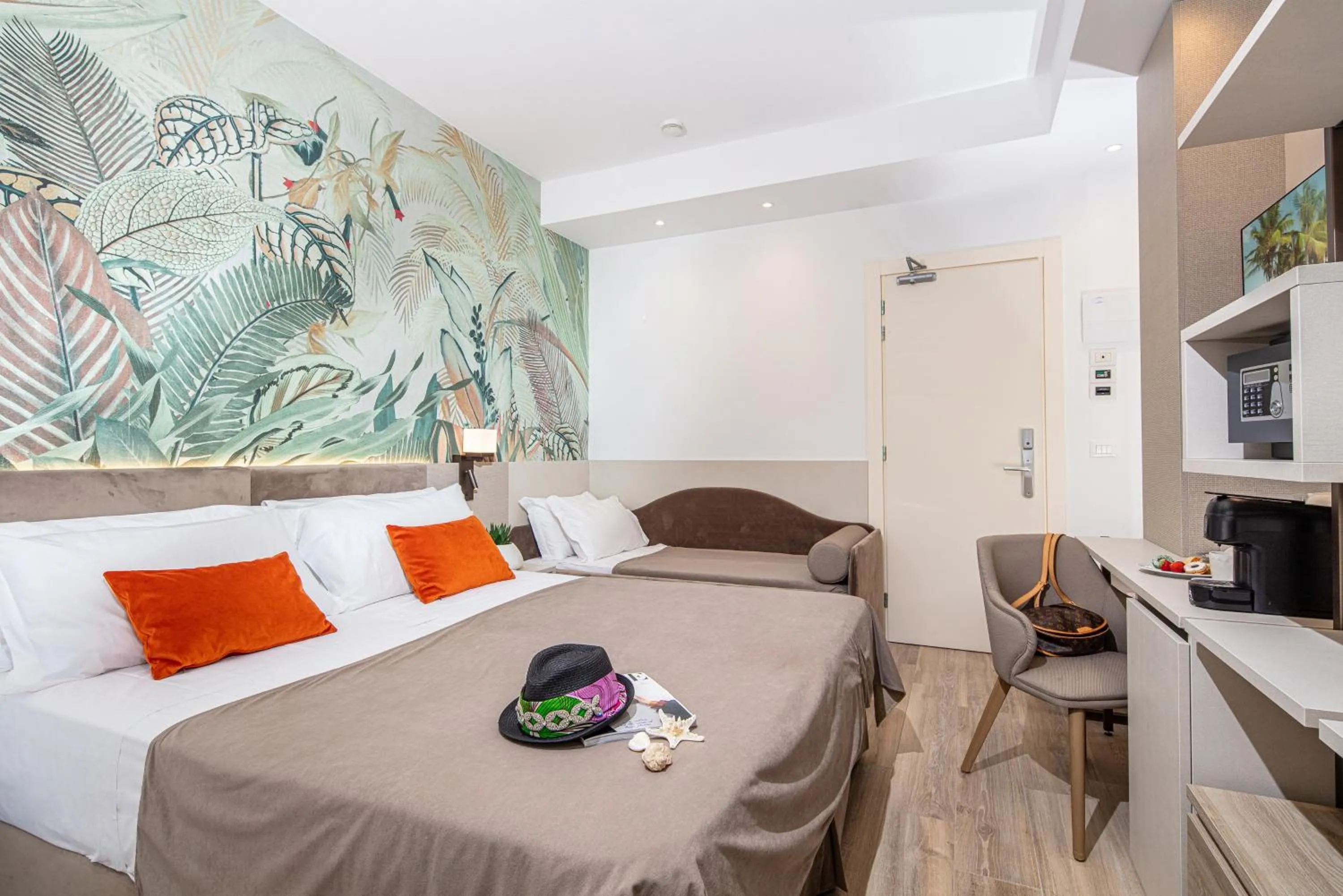 Property building, Bed in Hotel Excelsior