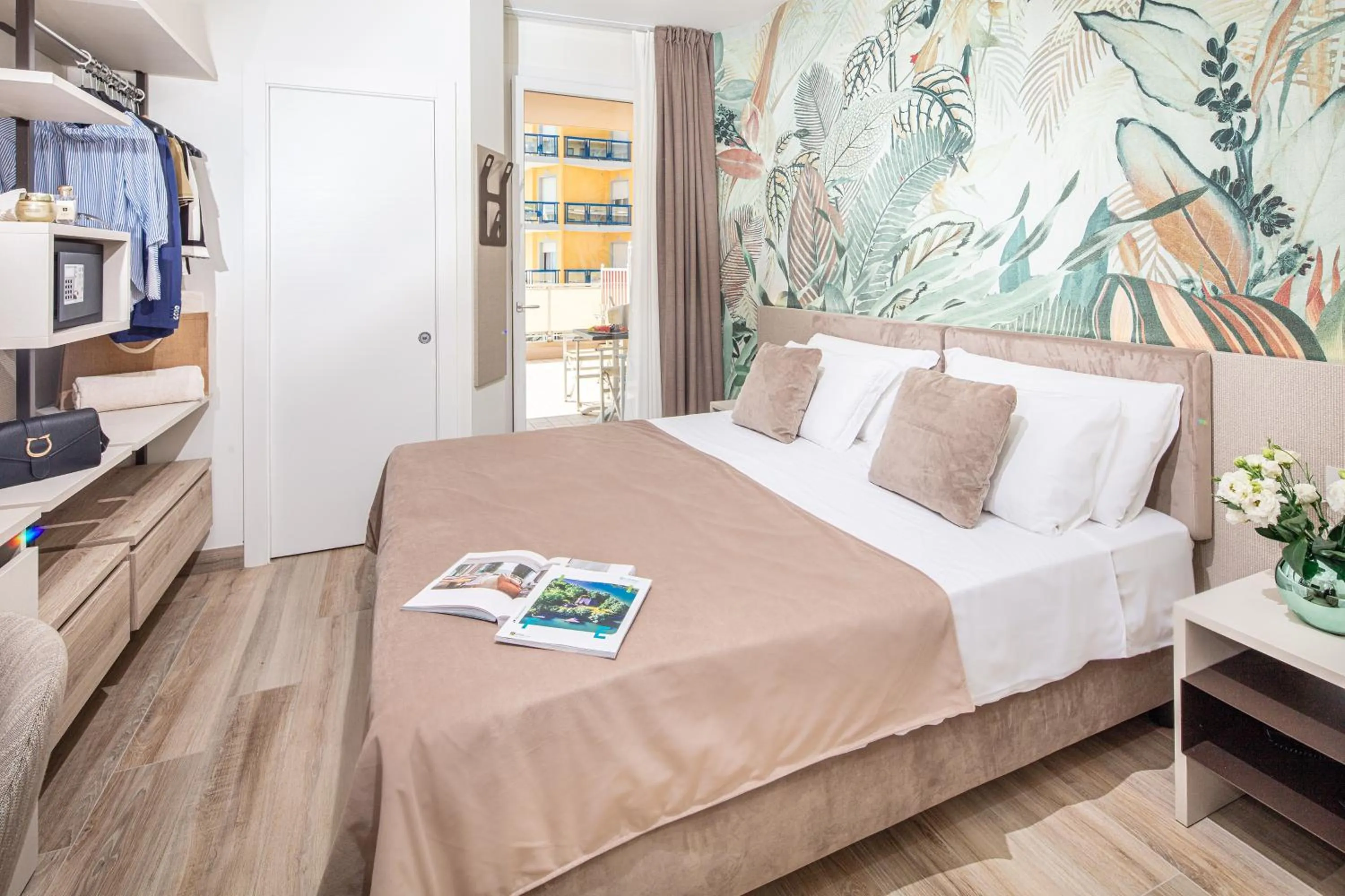 Property building, Bed in Hotel Excelsior