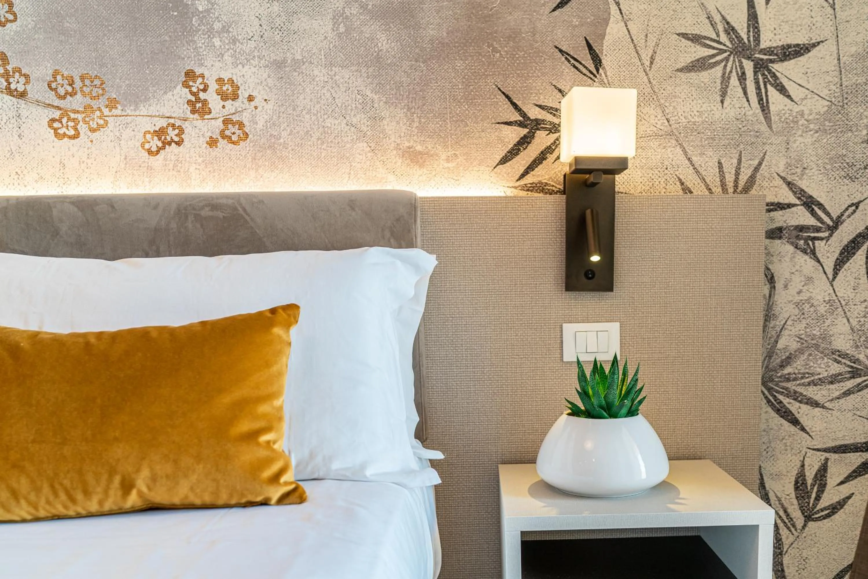 Property building, Bed in Hotel Excelsior