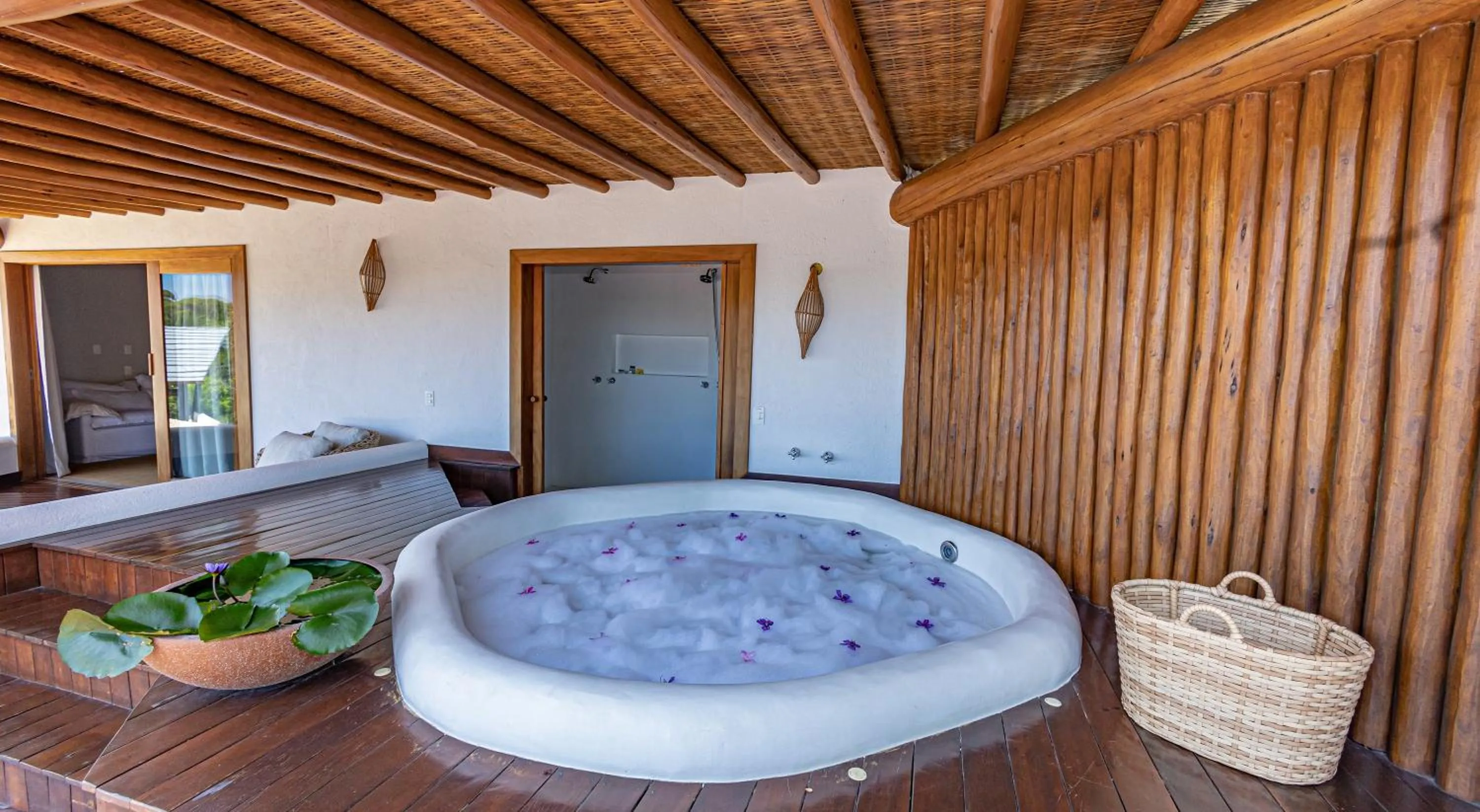 Hot Tub in Aysú Trancoso Boutique Hotel