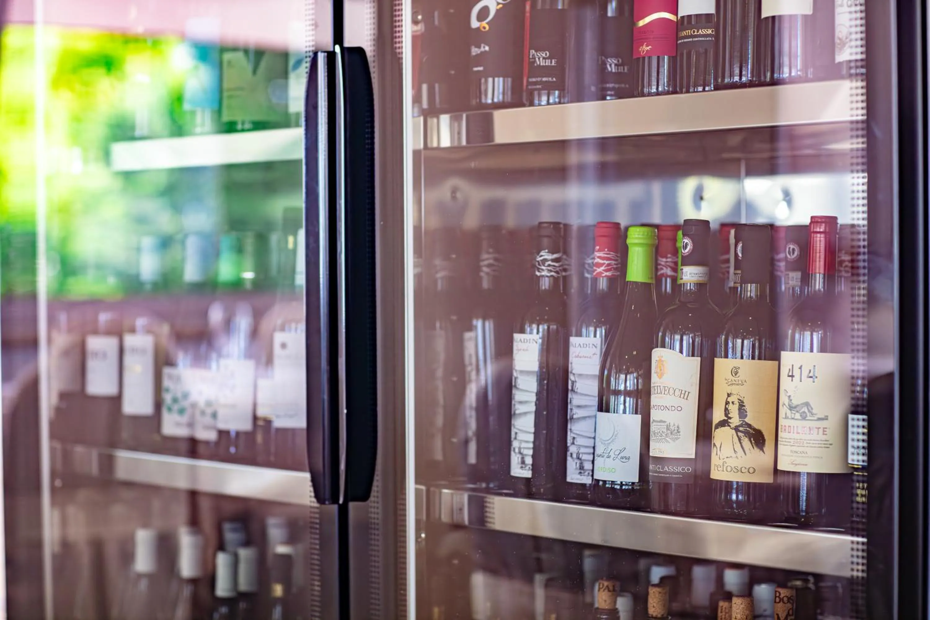 Restaurant/places to eat in Hotel Bellevue