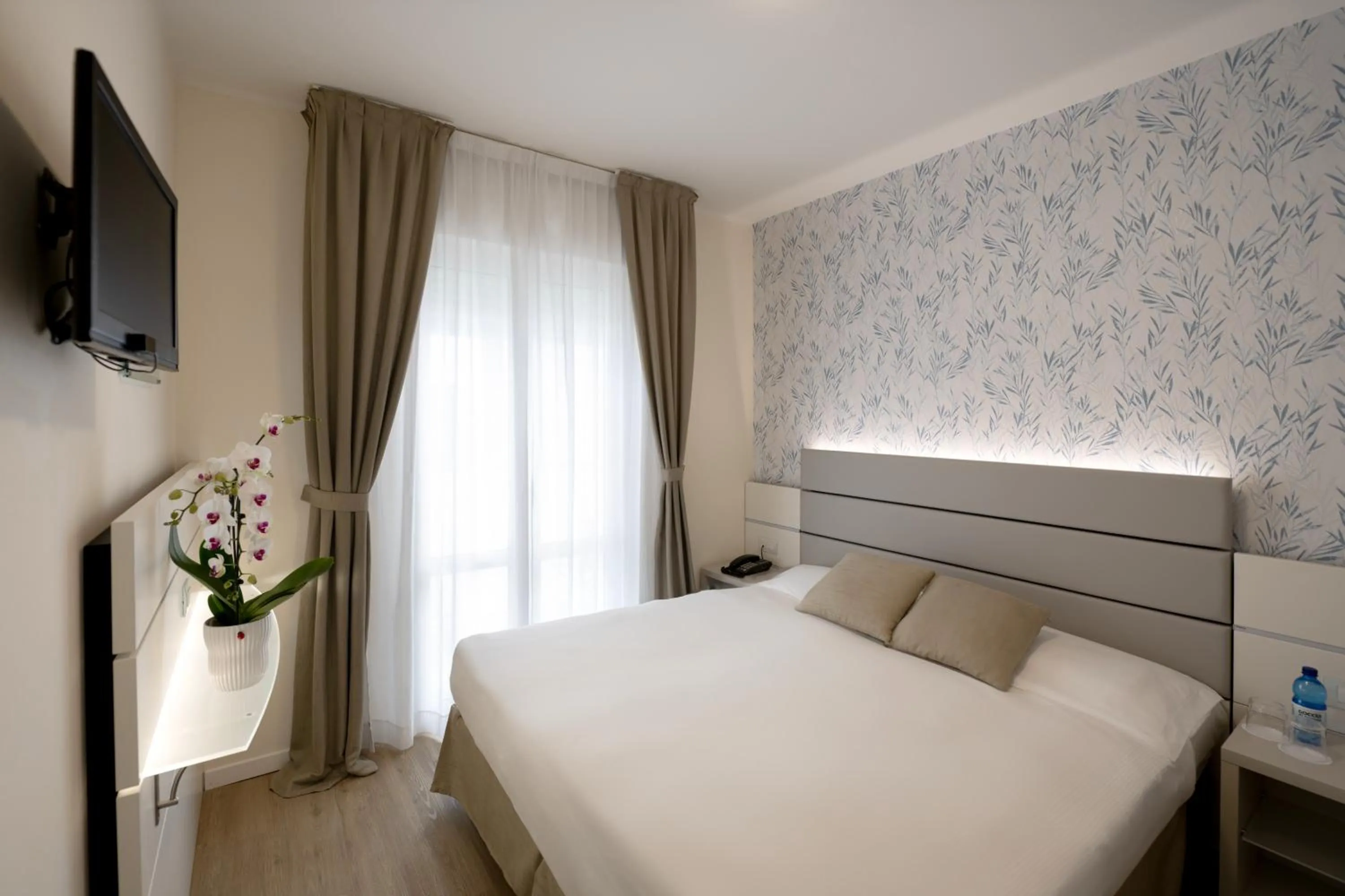 Photo of the whole room, Bed in Hotel Astoria