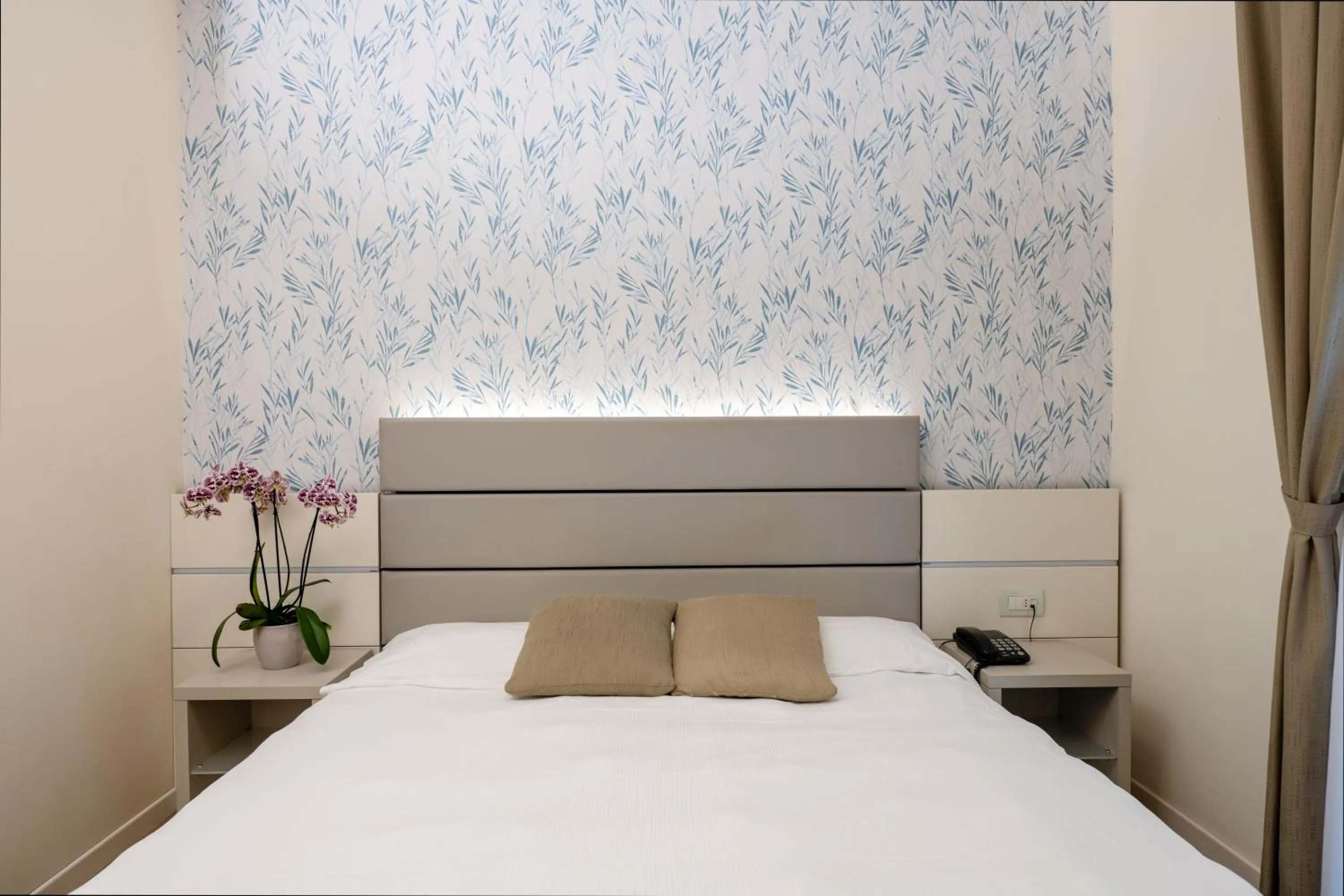 Bedroom, Bed in Hotel Astoria