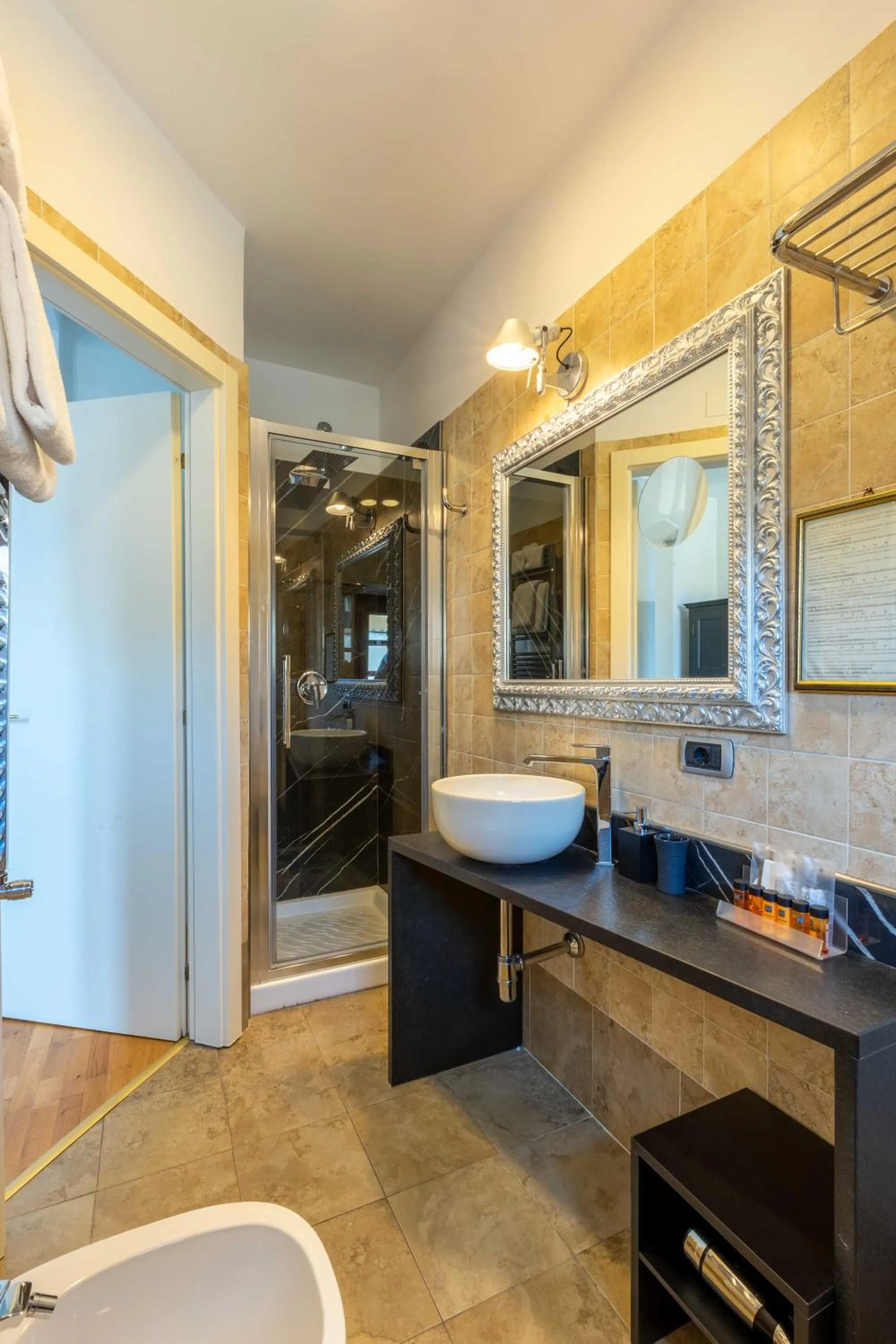 Bathroom in Relais Hotel Centrale "Dimora Storica"