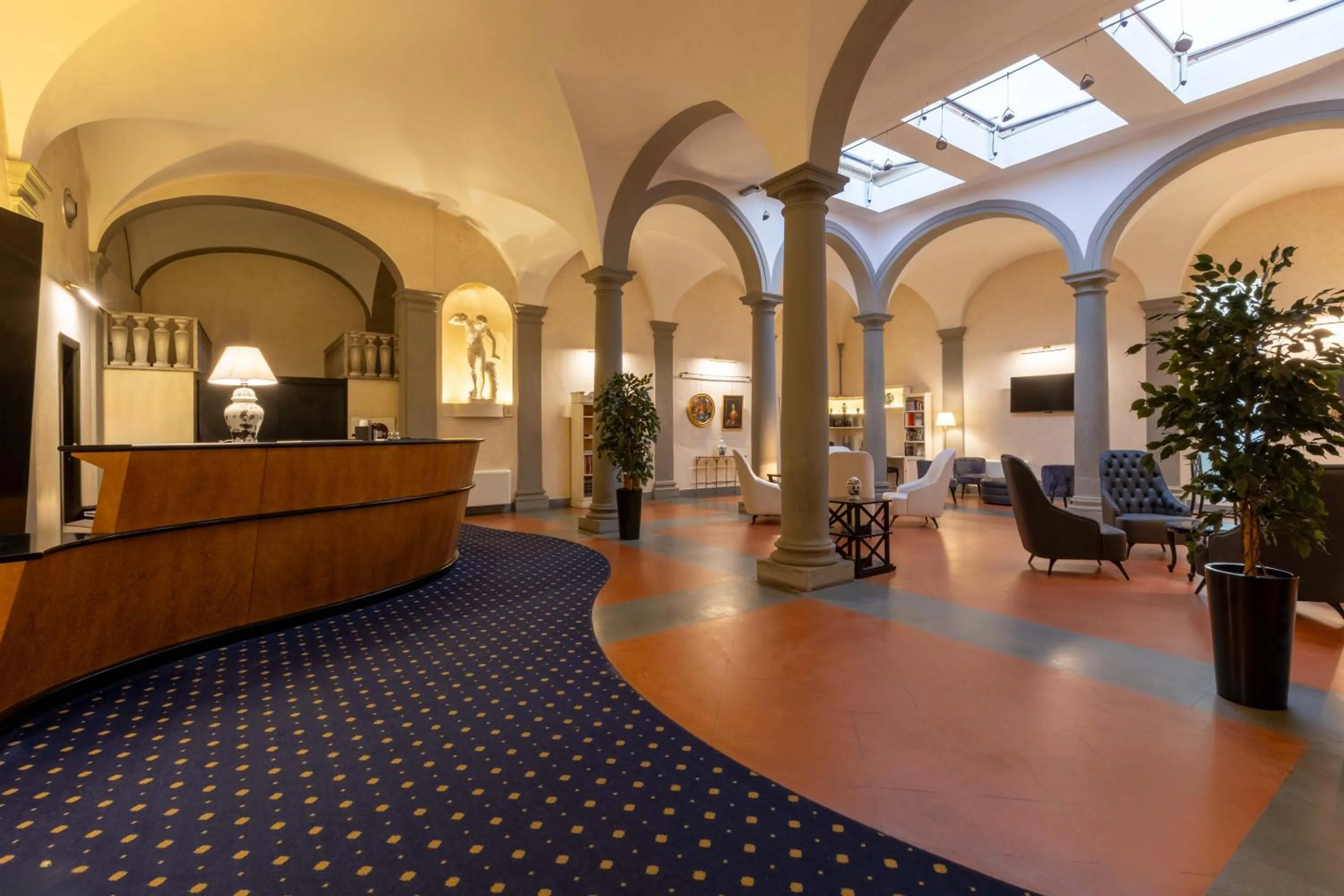 Lobby or reception in Relais Hotel Centrale "Dimora Storica"