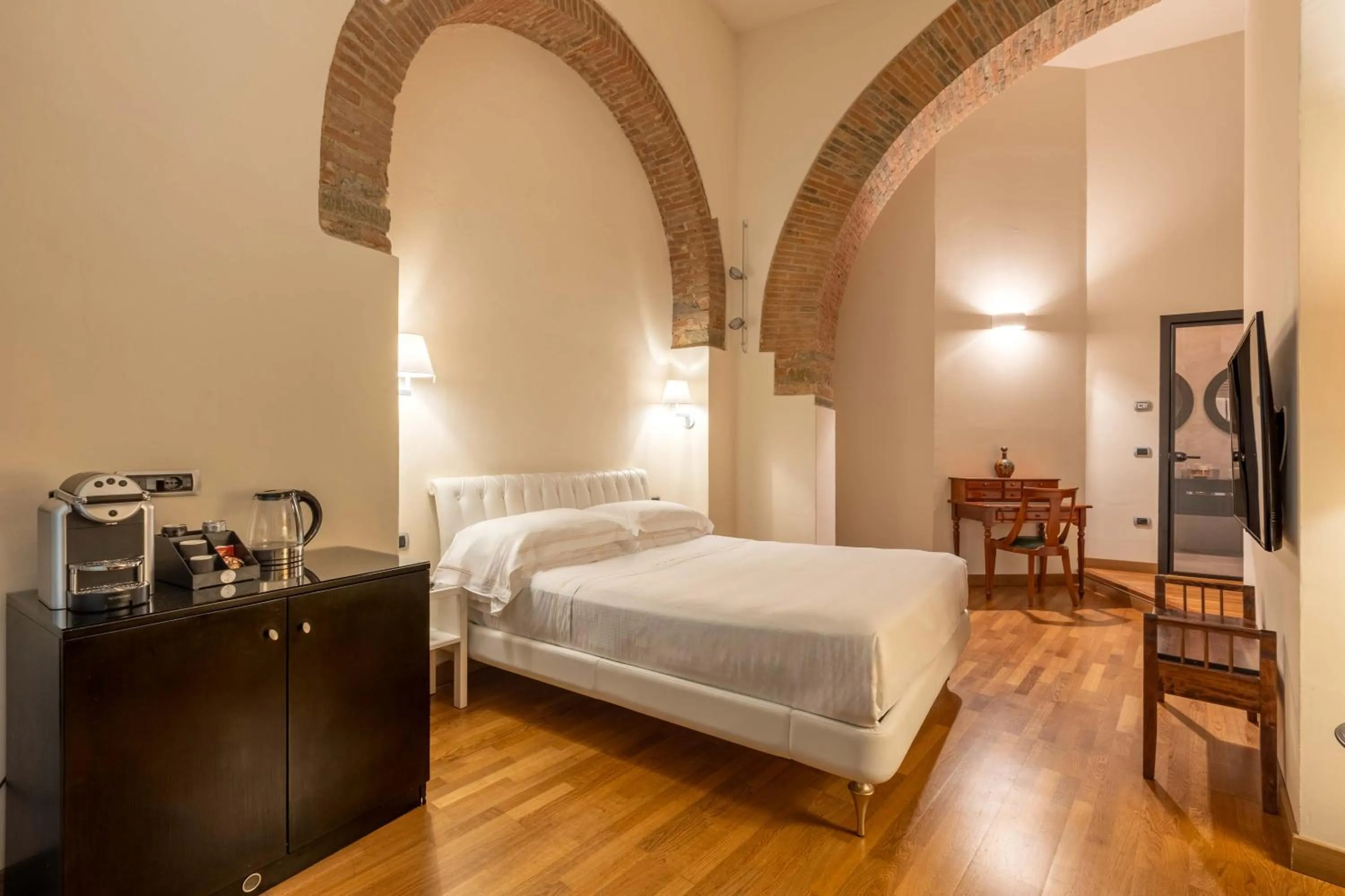 Bedroom, Bed in Relais Hotel Centrale "Dimora Storica"