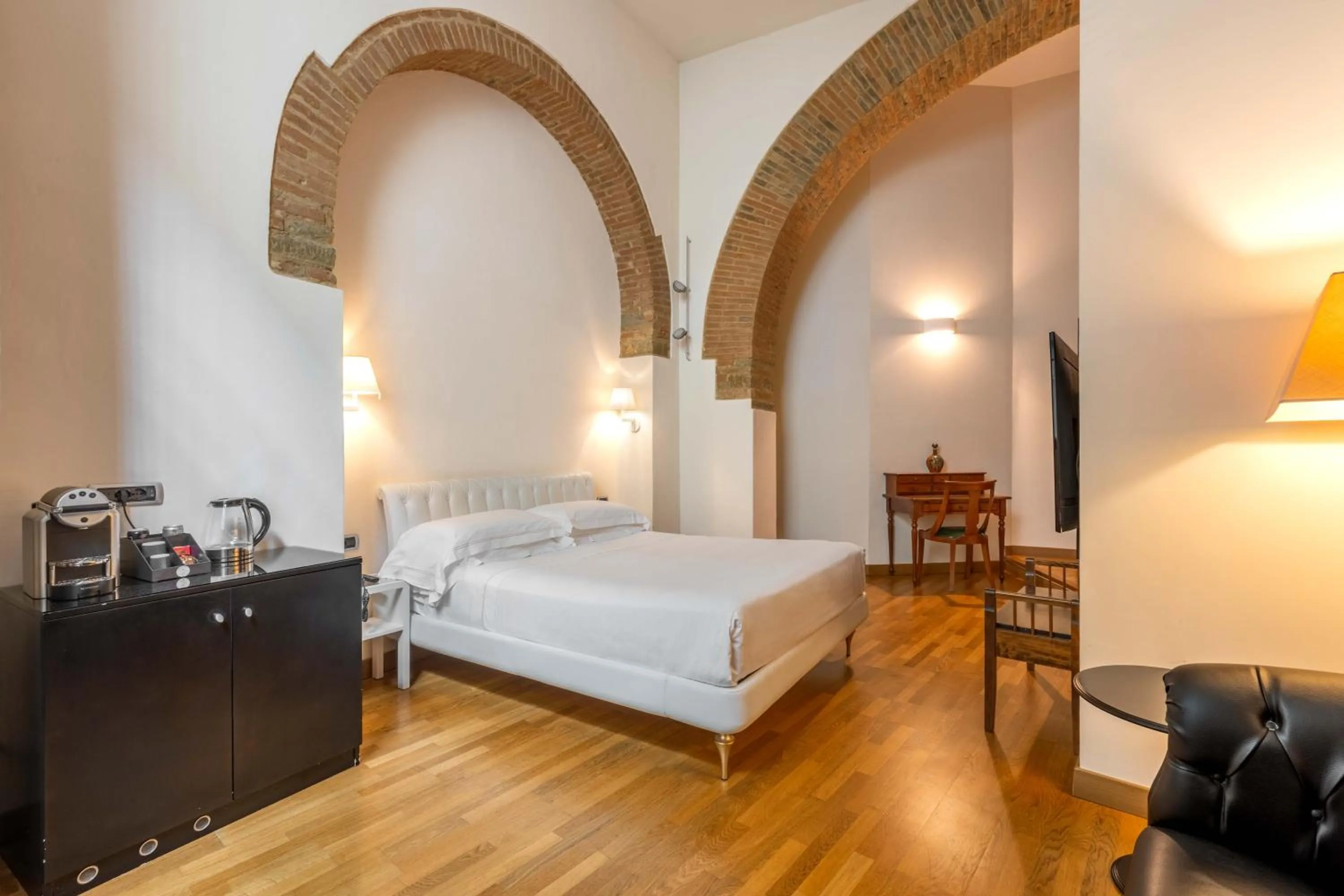 Bedroom, Bed in Relais Hotel Centrale "Dimora Storica"