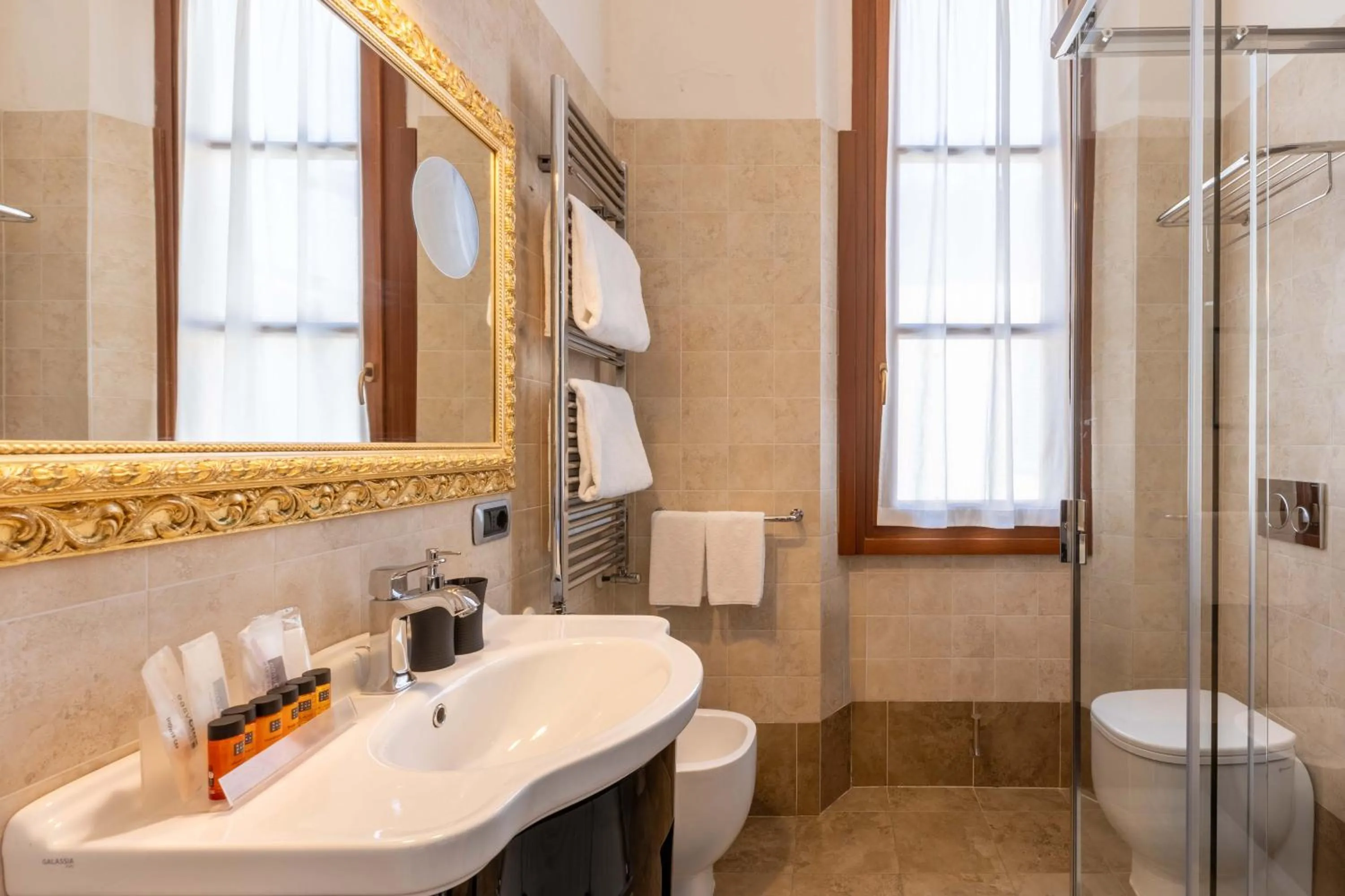 Bathroom in Relais Hotel Centrale "Dimora Storica"