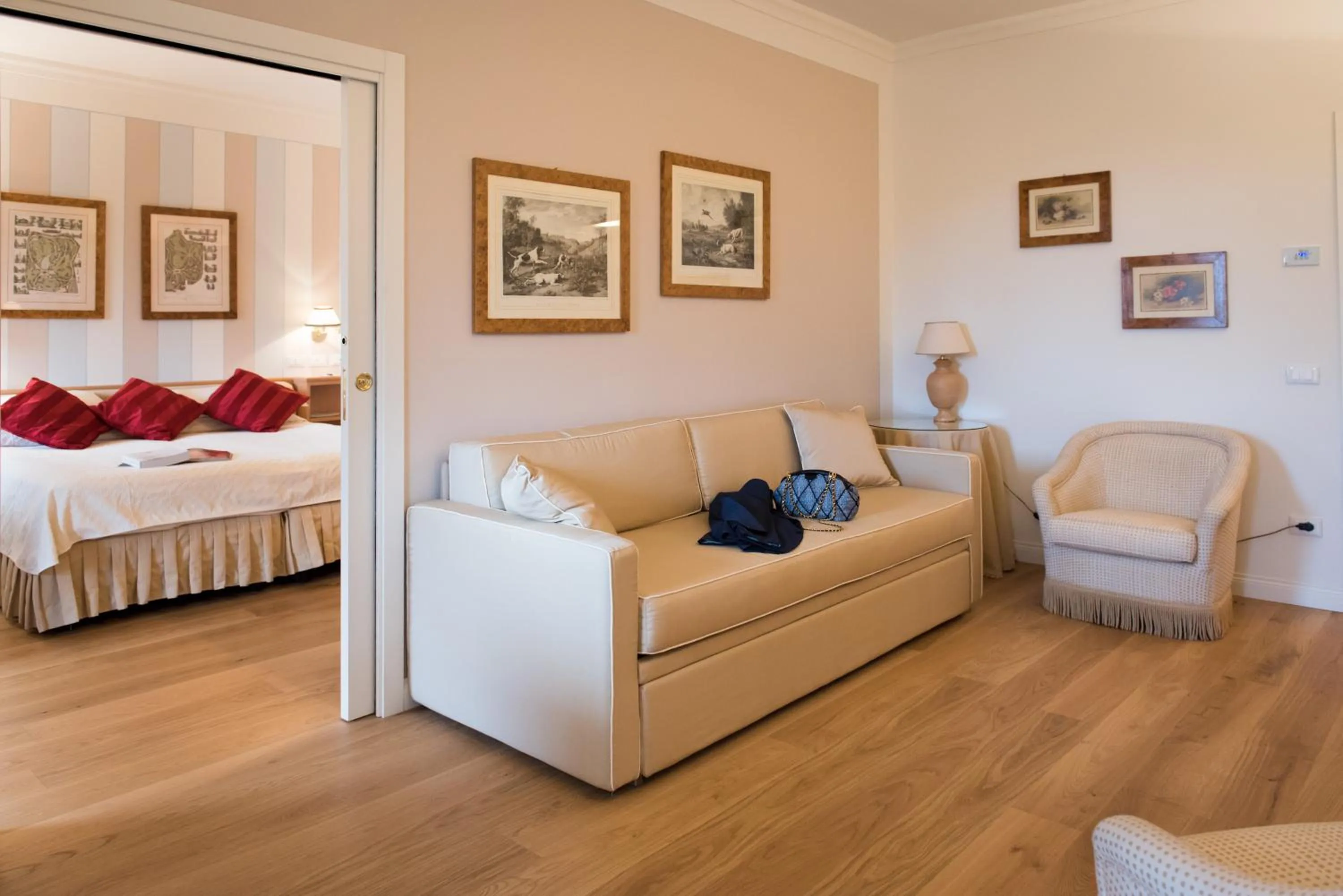 Photo of the whole room, Bed in Gallia Palace Hotel - Relais & Châteaux