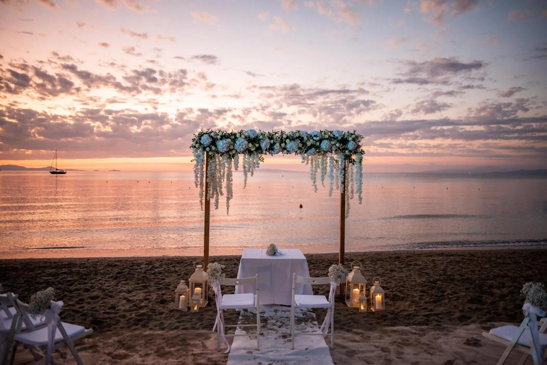Beach in Gallia Palace Hotel - Relais & Châteaux