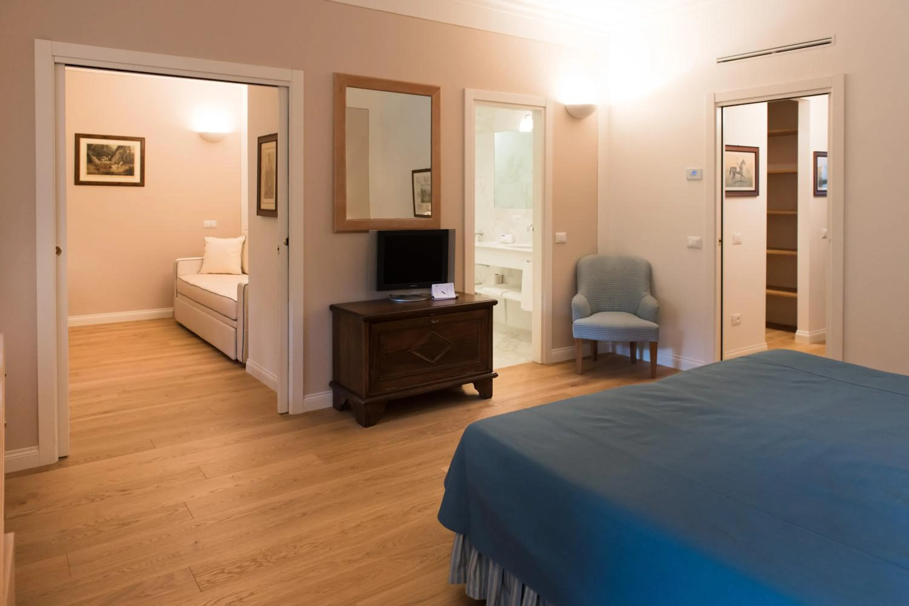 Bed in Gallia Palace Hotel - Relais & Châteaux