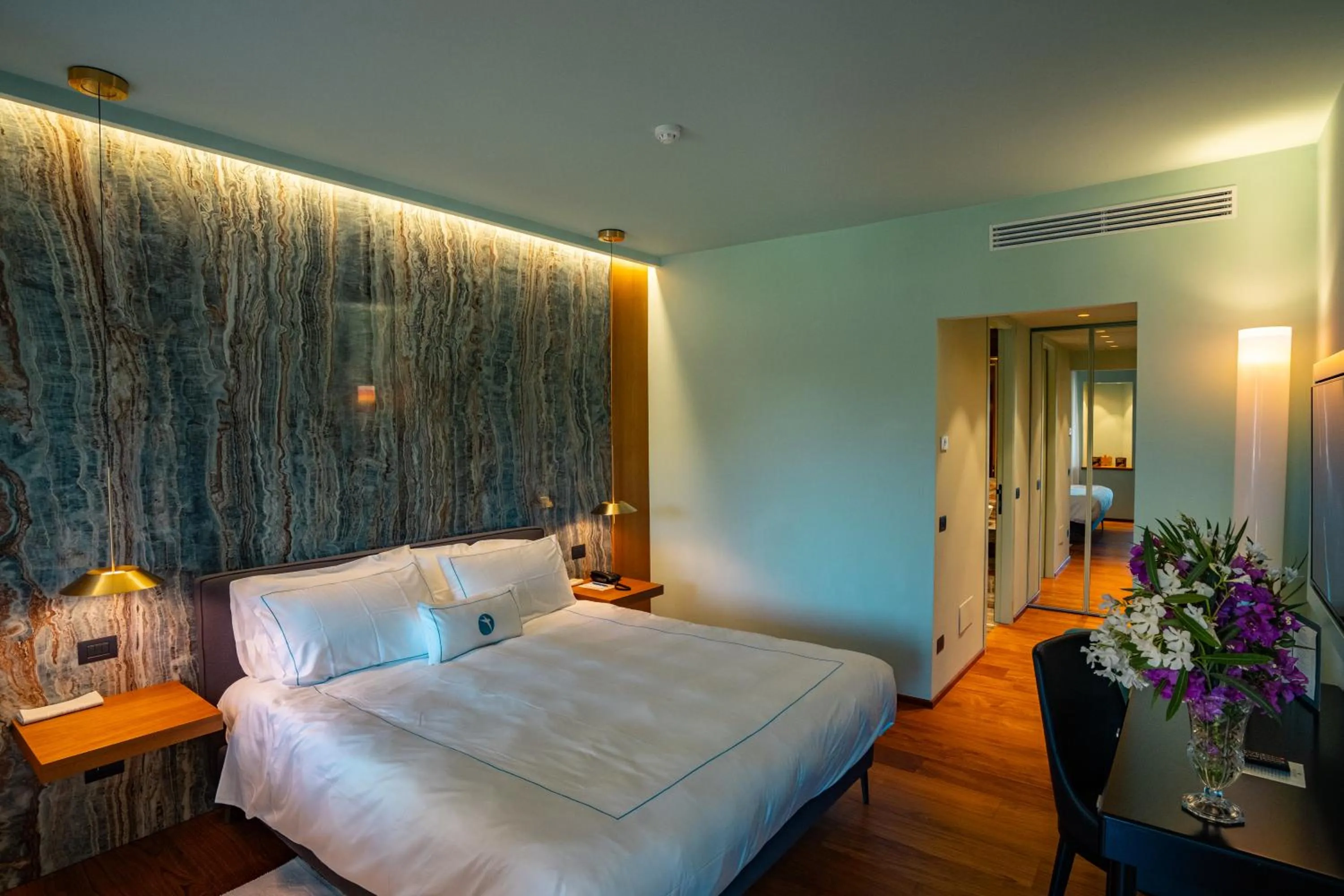 Photo of the whole room, Bed in Gallia Palace Hotel - Relais & Châteaux