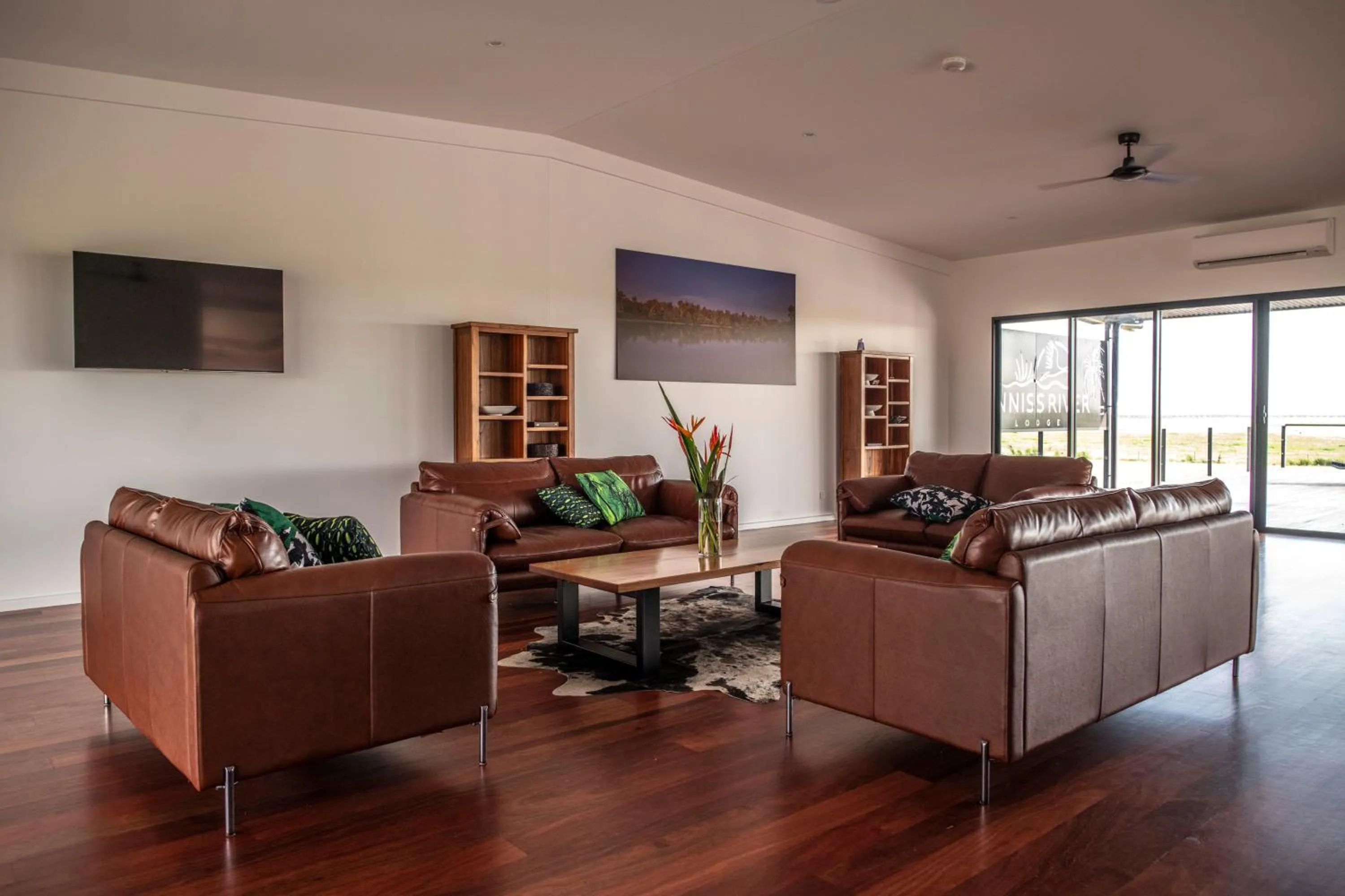 Communal lounge/ TV room in Finniss River Lodge