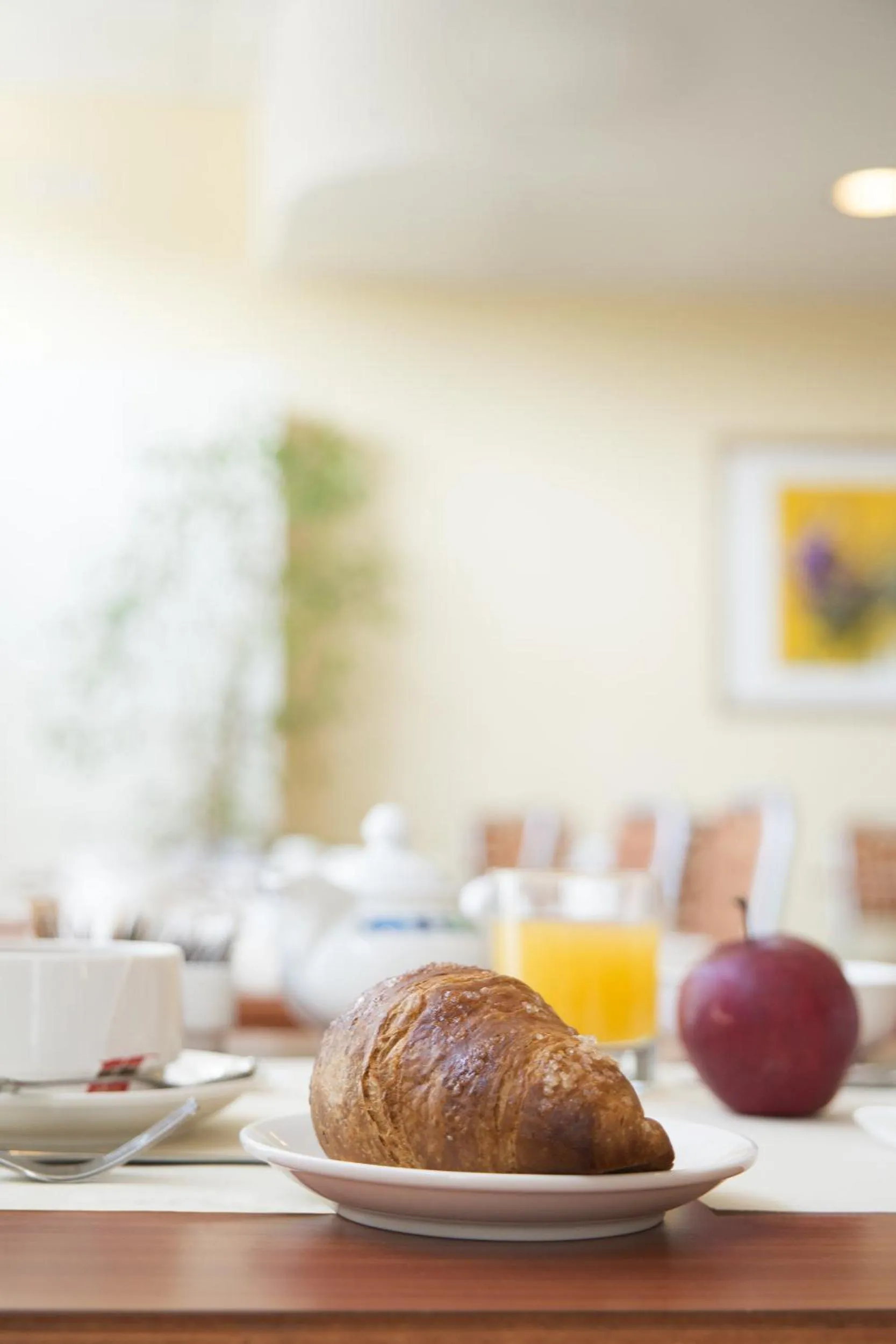 Restaurant/places to eat in Hotel Re