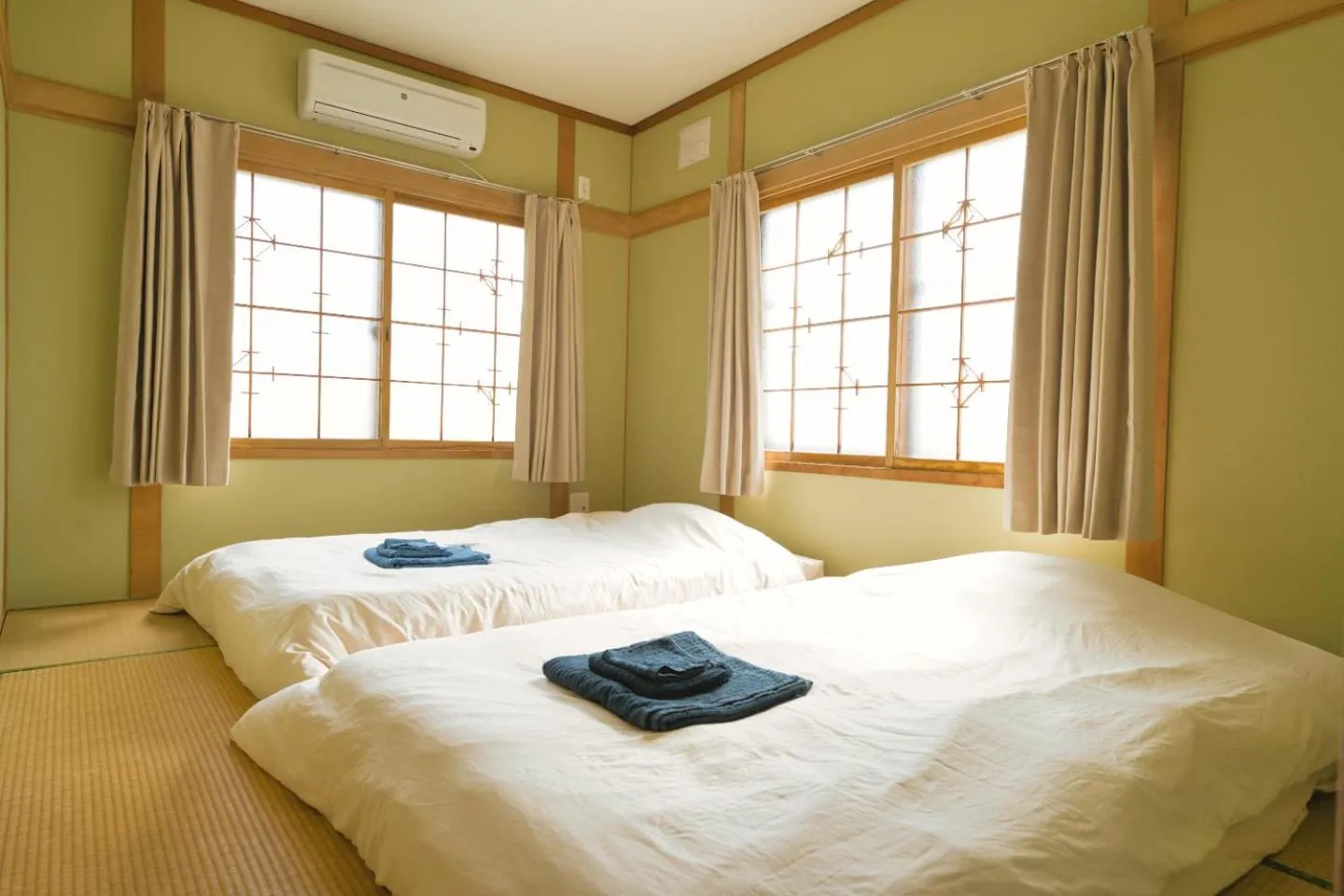Bedroom, Bed in Maple Farm
