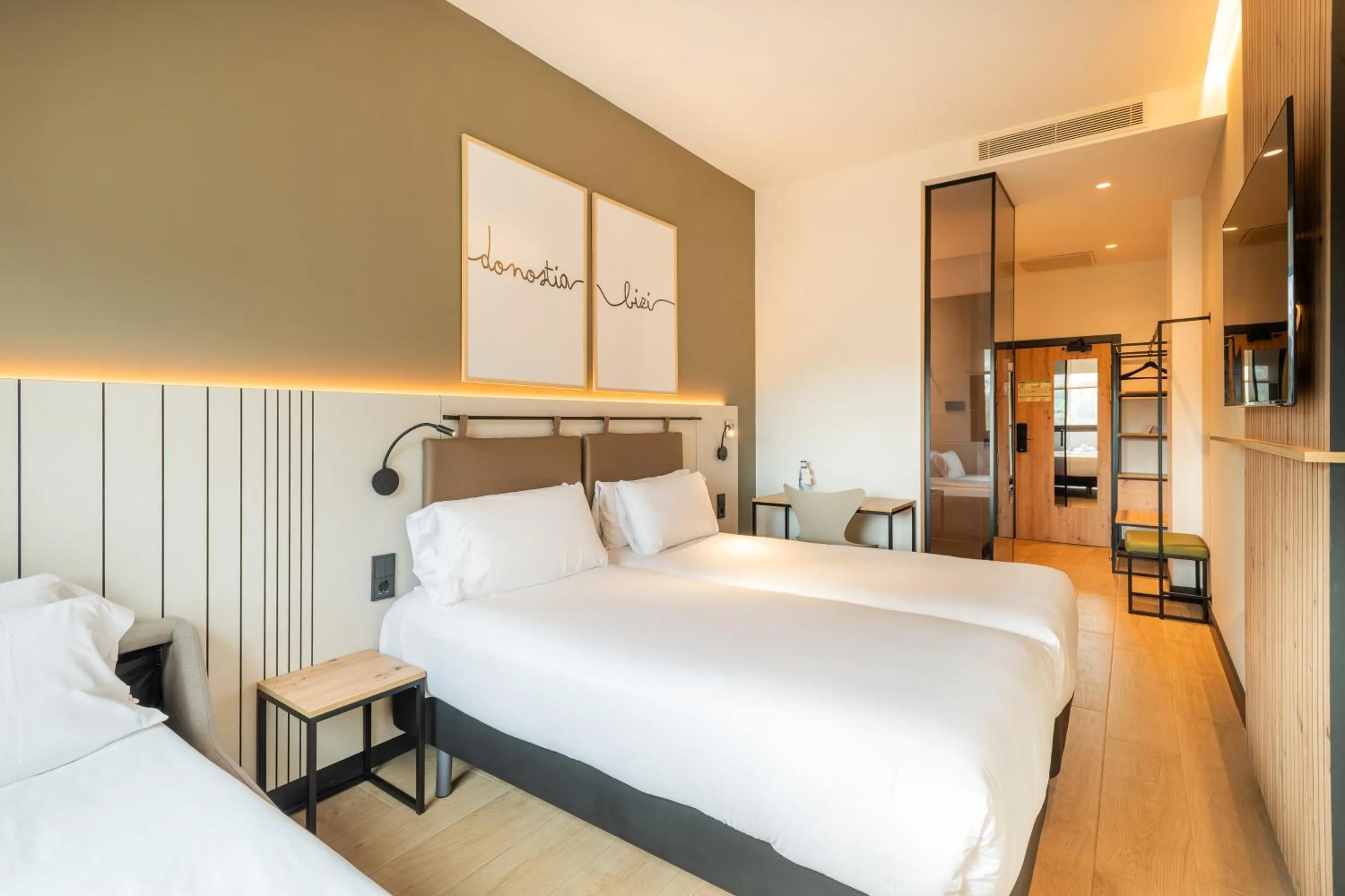 Bed in Leonardo Hotel San Sebastián