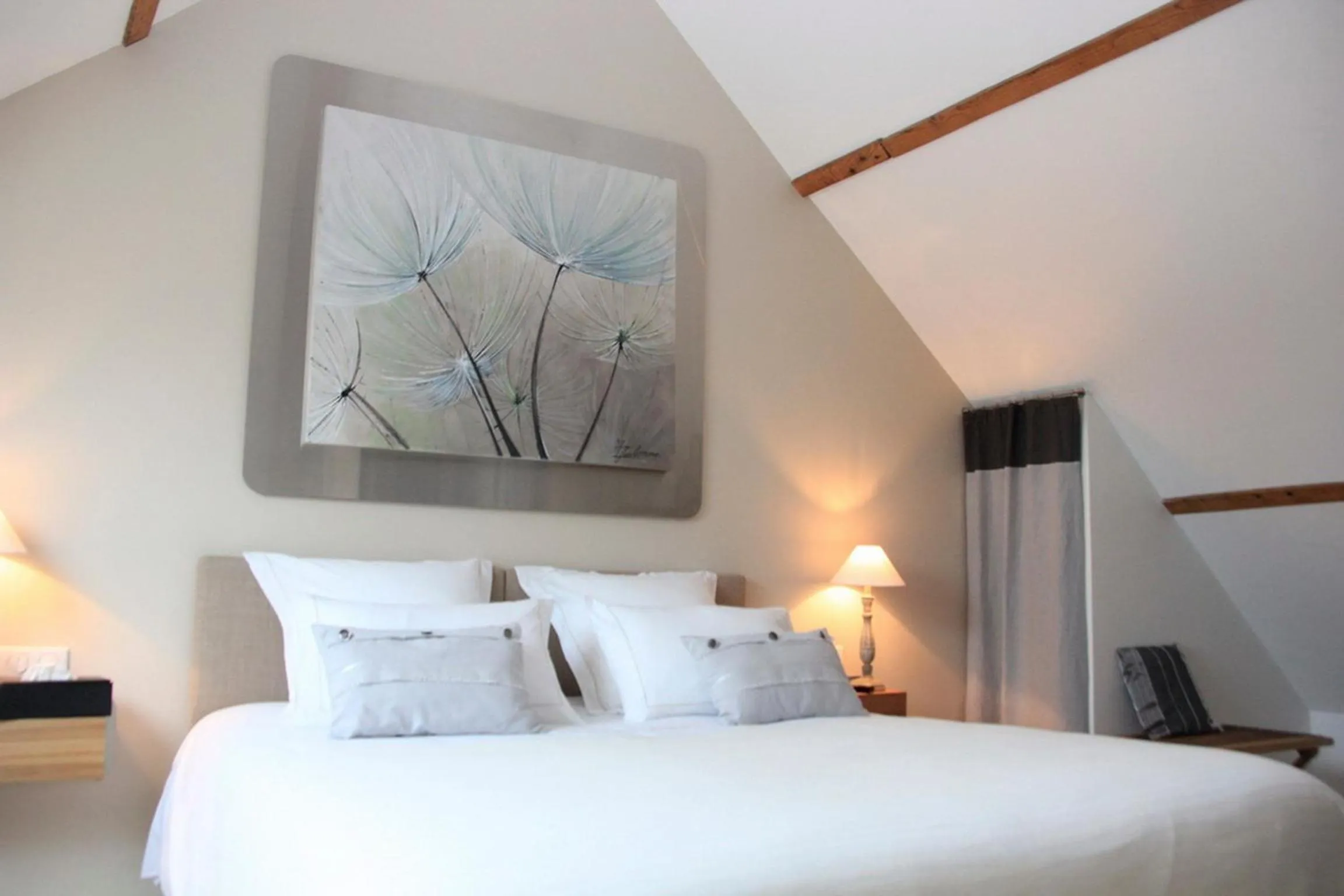 Bedroom, Bed in Au Coeur Des Hôtes