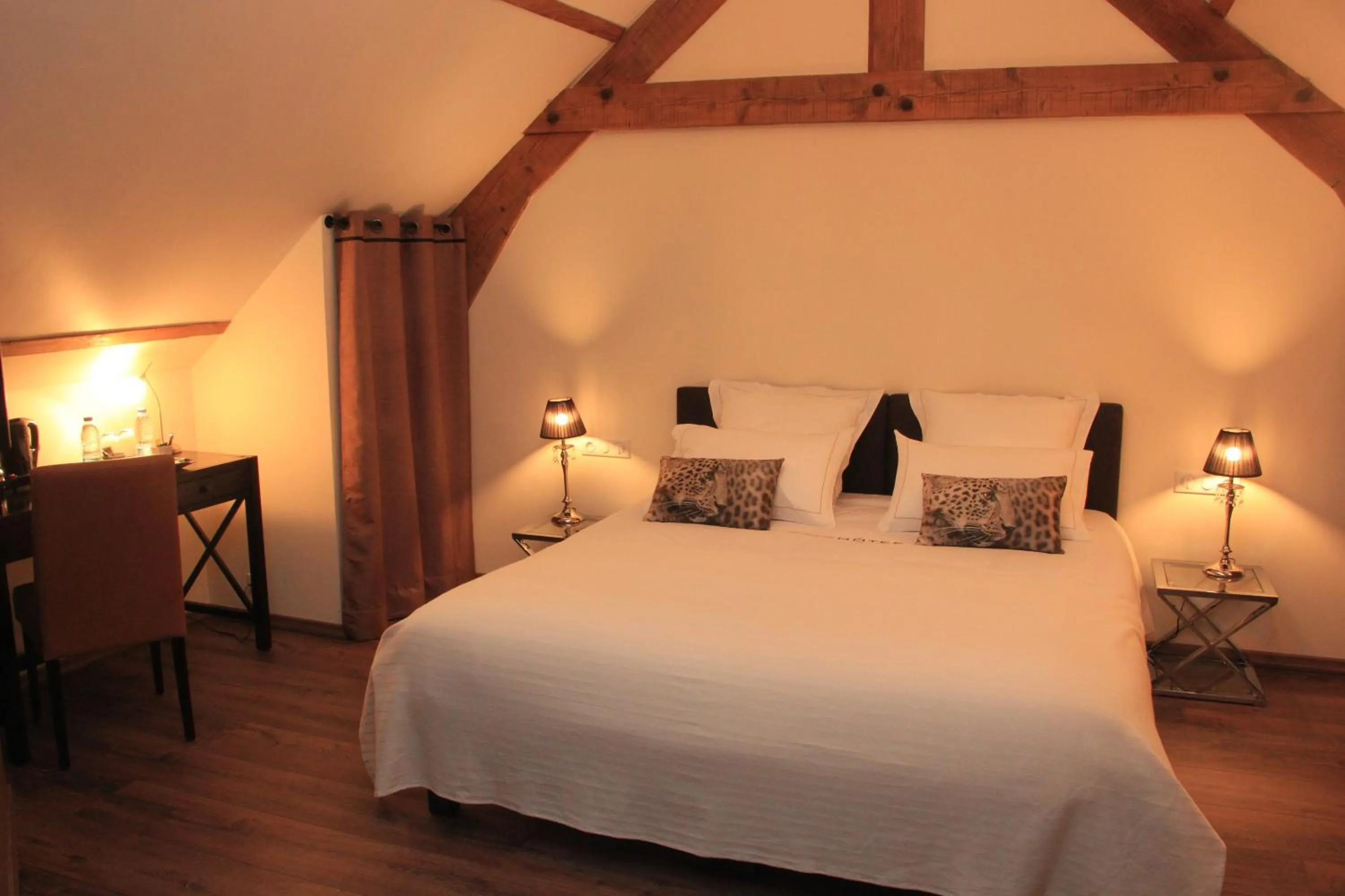 Bedroom, Bed in Au Coeur Des Hôtes