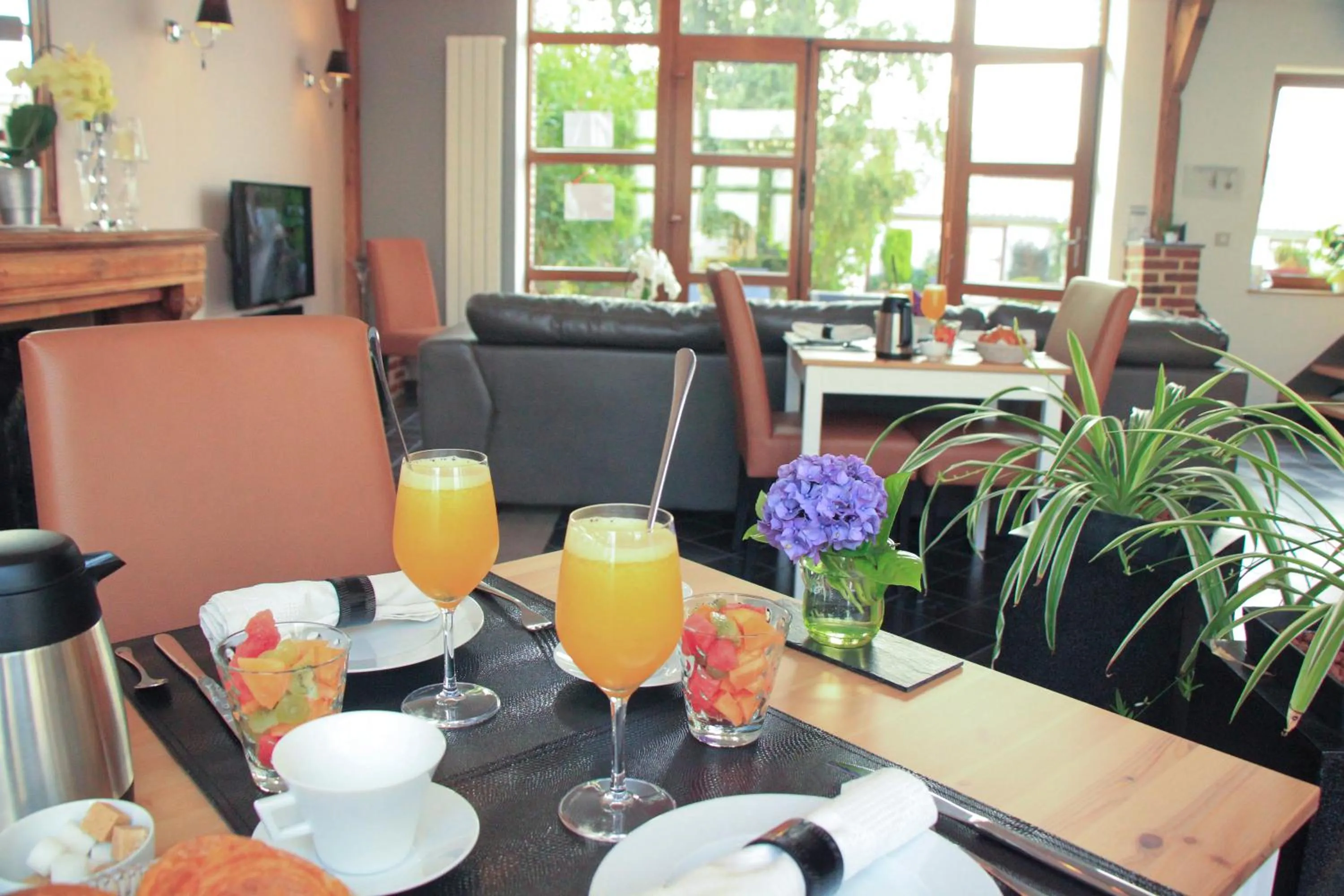Dining area in Au Coeur Des Hôtes