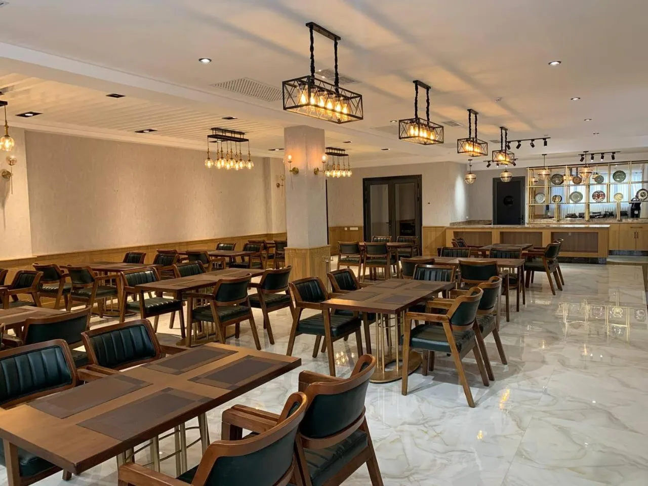 Restaurant/places to eat in Milan Hotel