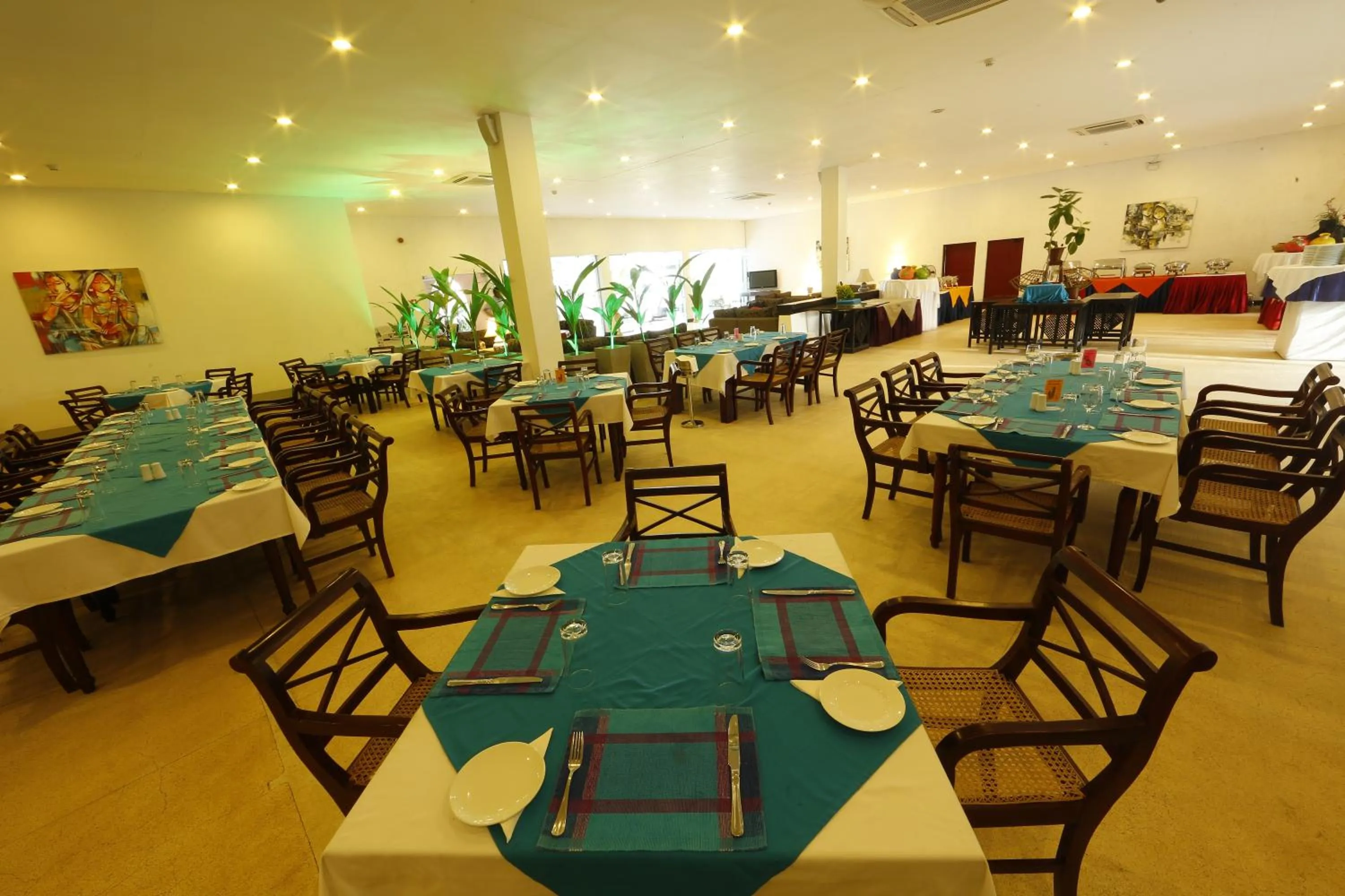 Restaurant/places to eat in Catamaran Beach Hotel