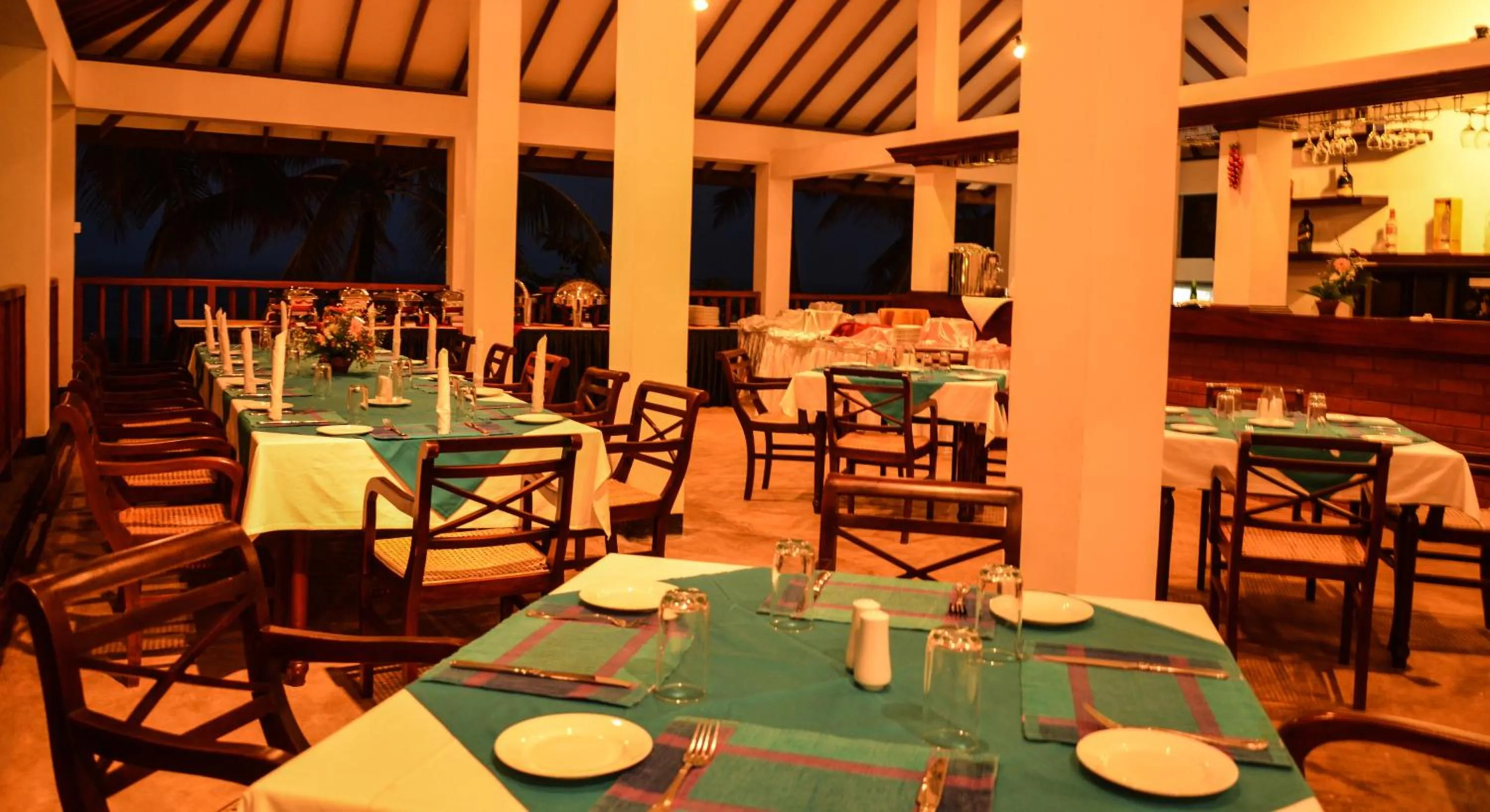Restaurant/places to eat in Catamaran Beach Hotel