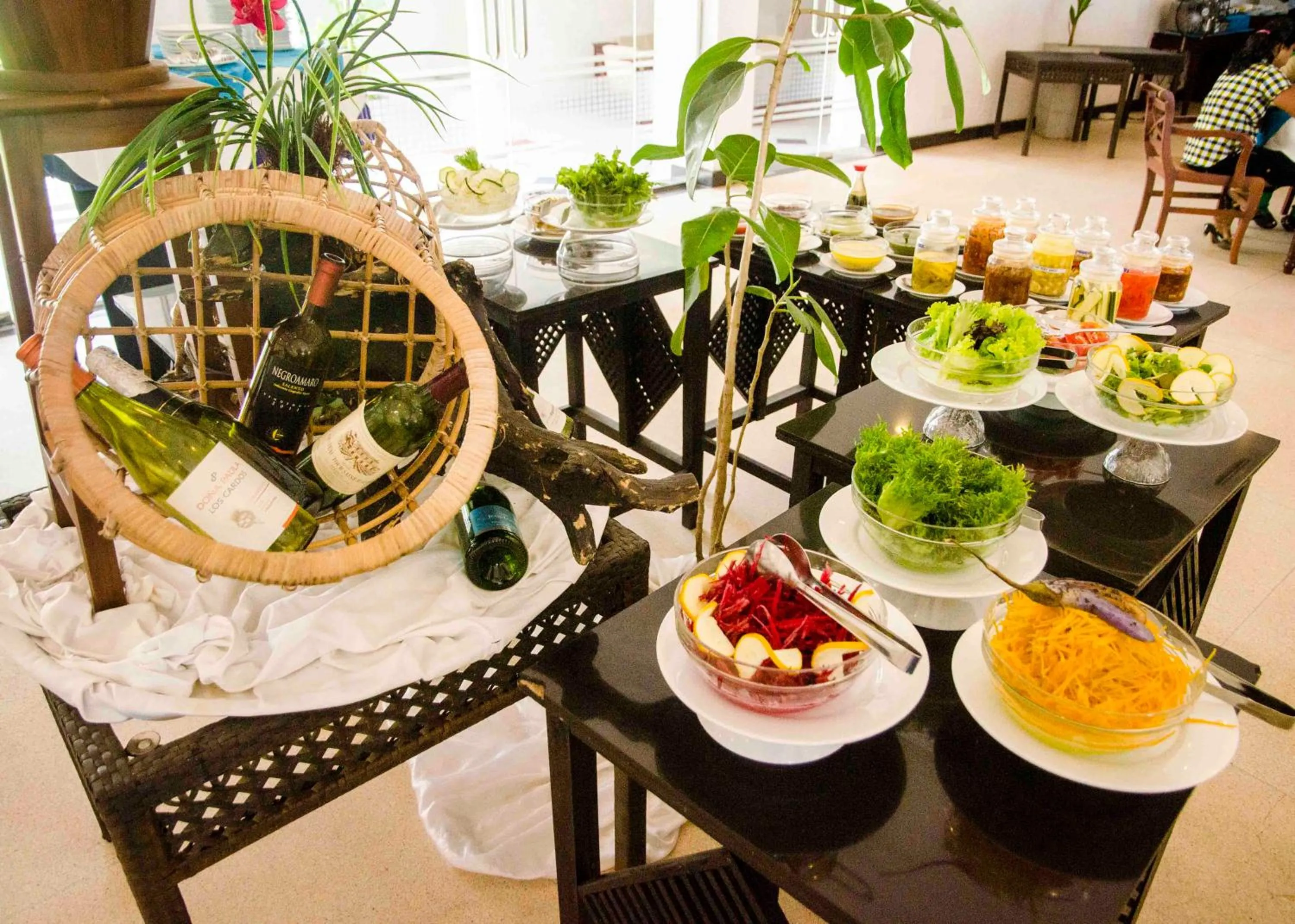 Food and drinks in Catamaran Beach Hotel